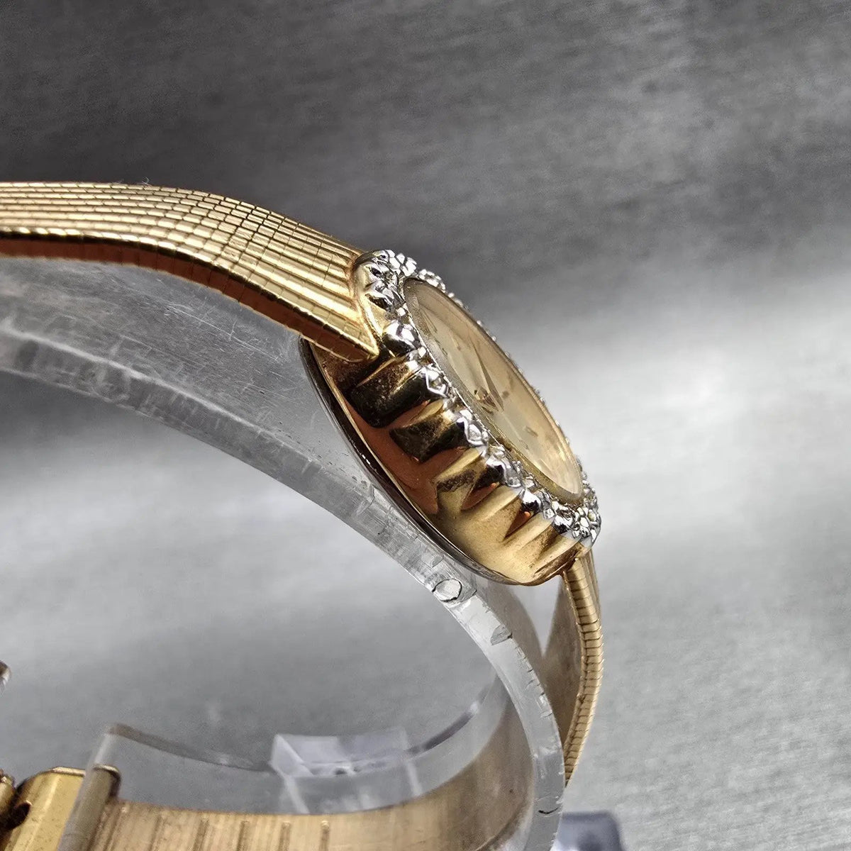 Citizen CQ Watch Women 17mm Champagne Dial Gold Tone Gemmed 3220 New Battery JP23