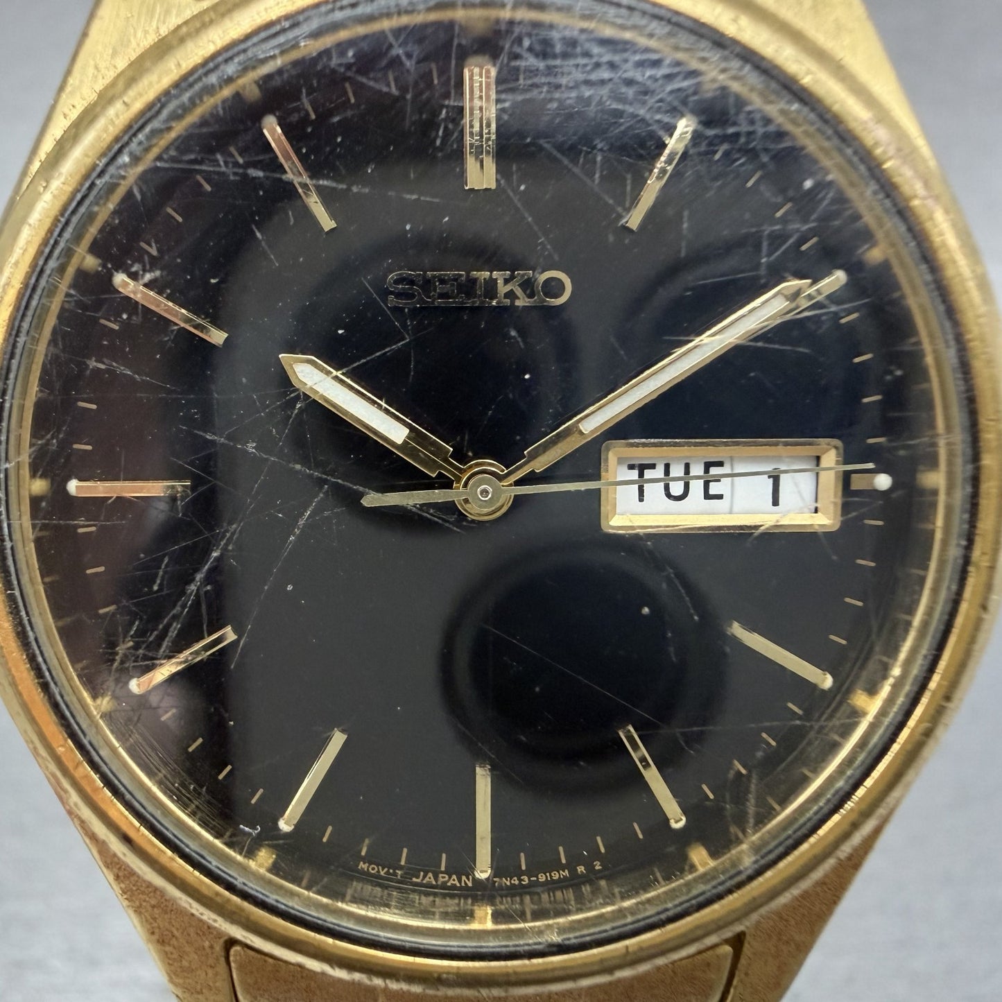 Seiko Watch Men 37mm Black Dial Gold Tone Daydate Round 7N439048 New Battery1