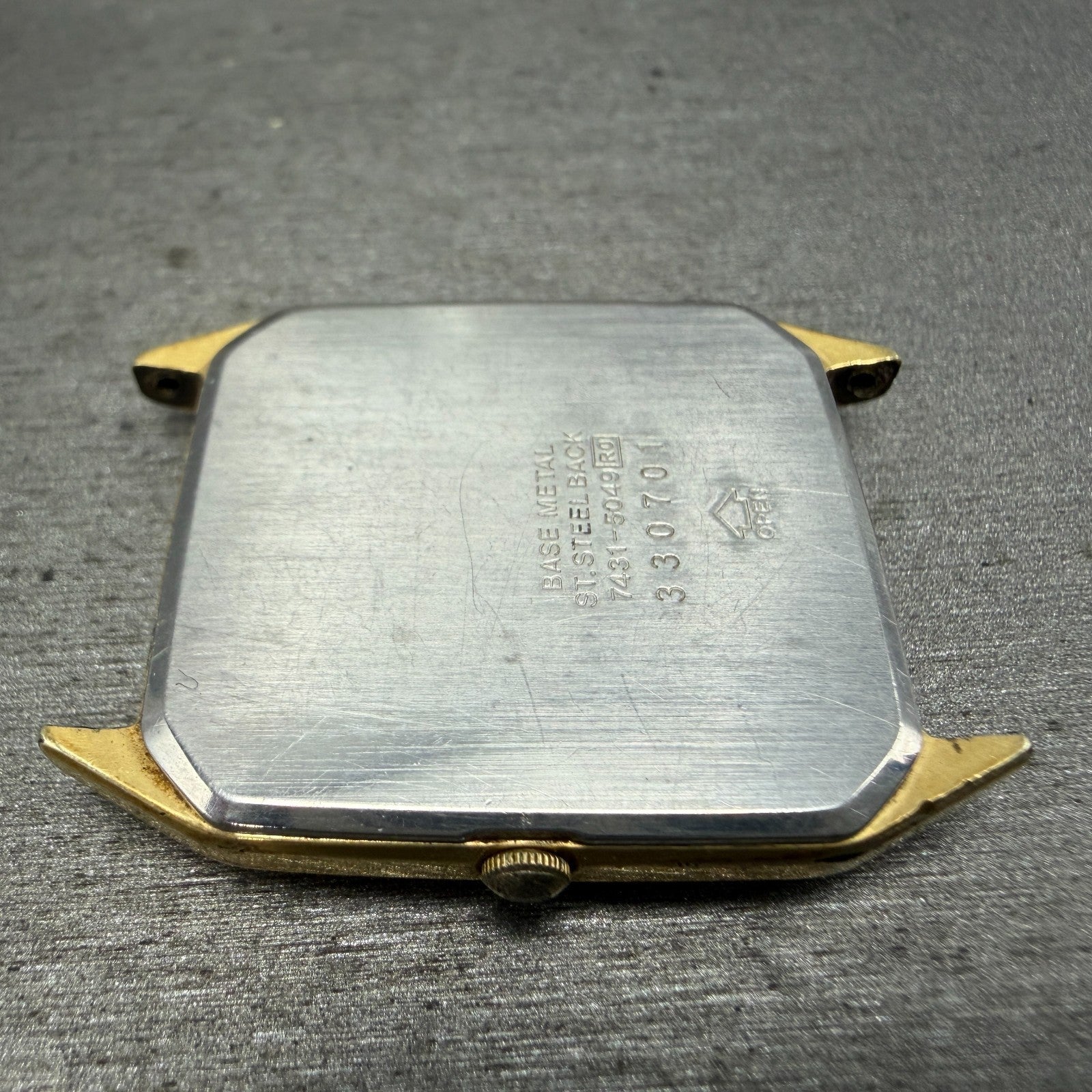 Seiko Tank Watch Men 27mm Champagne Dial Gold Tone Rectangle 7431-5049 PARTS10