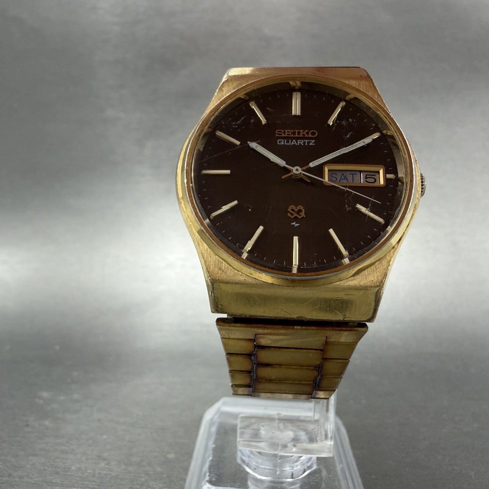 Seiko SQ Watch Men 35mm Brown Dial Gold Tone Daydate Round 7123-8339 NewBat RAED5