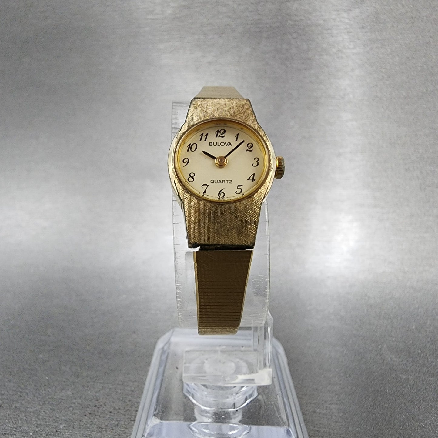 Bulova Watch Women 16mm Champagne Dial Gold Tone Round 83391 New Battery5