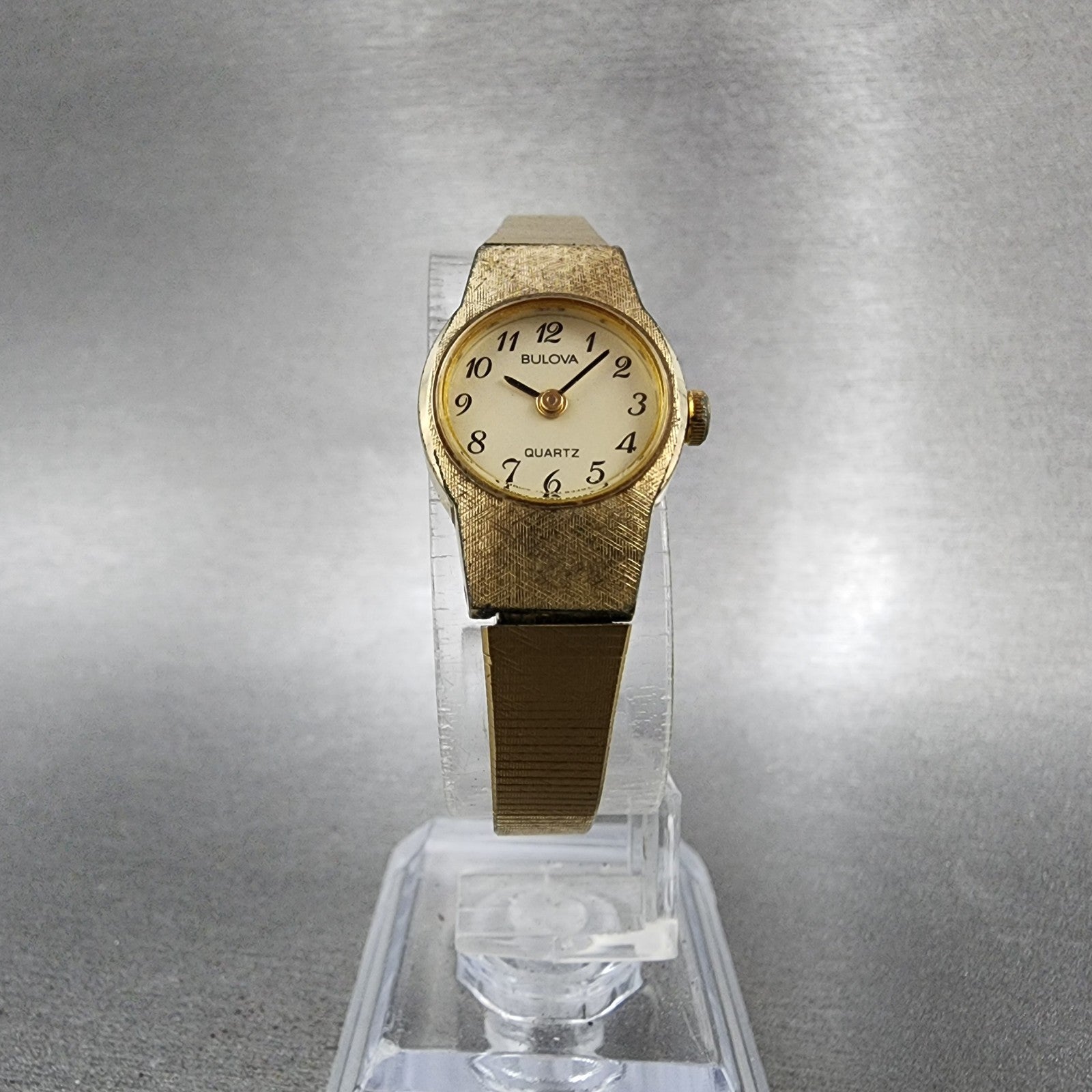 Bulova Watch Women 16mm Champagne Dial Gold Tone Round 83391 New Battery5