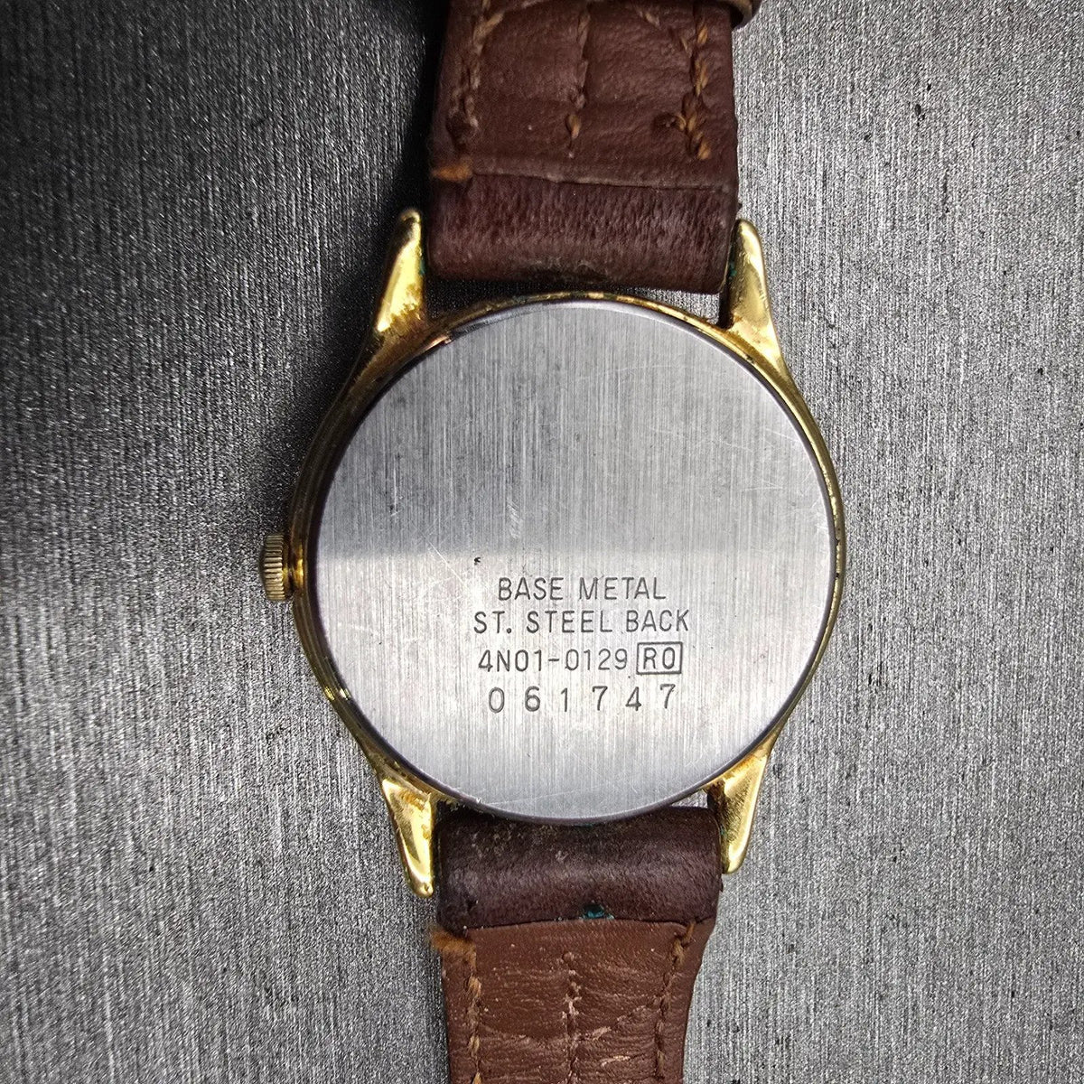 Seiko Minnie Mouse Watch Women 25mm White Dial Gold Tone 4N01-0129 New Battery10