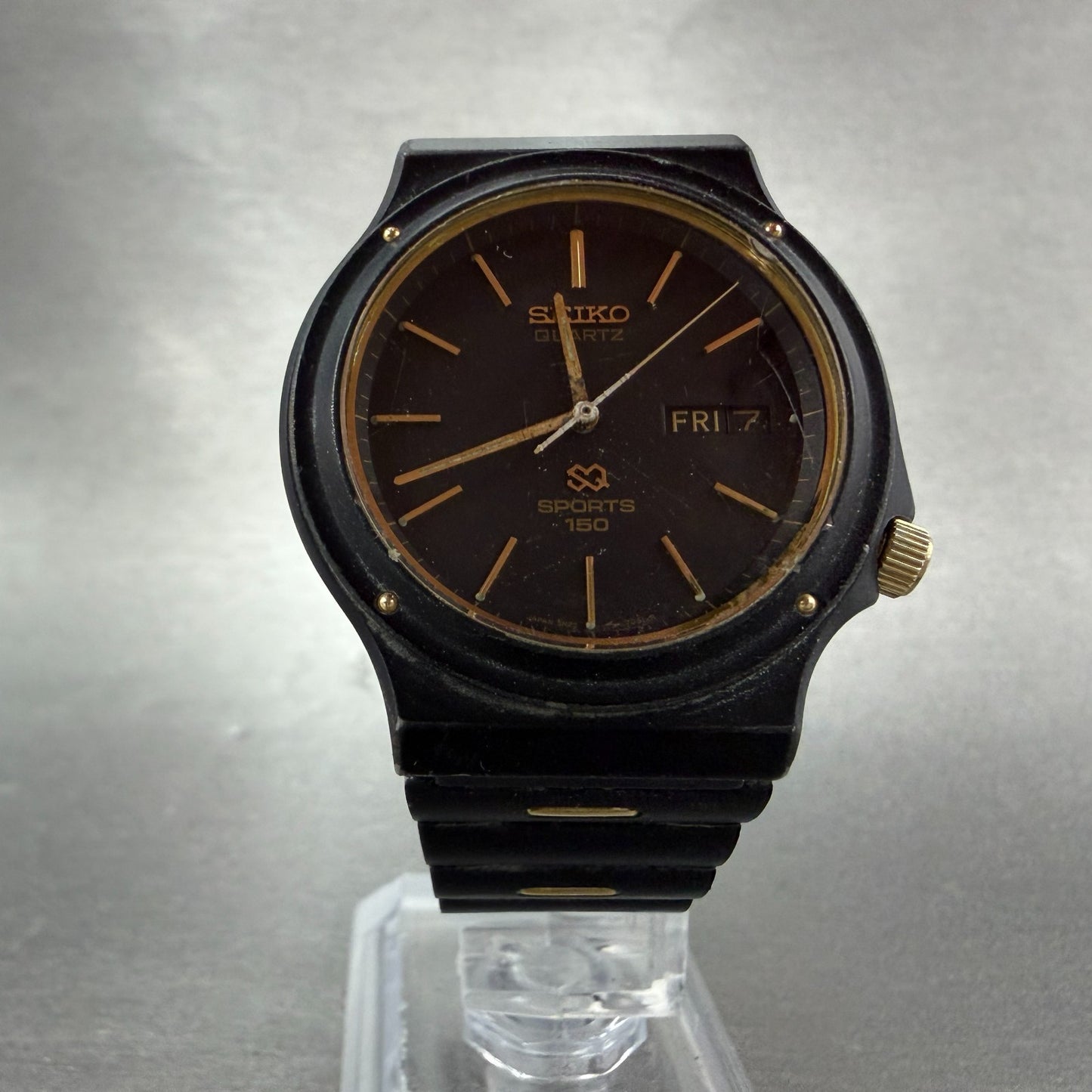 Seiko SQ Sports 150m Watch Men 37mm Black Dial Black & Gold Tone Daydate PARTS6