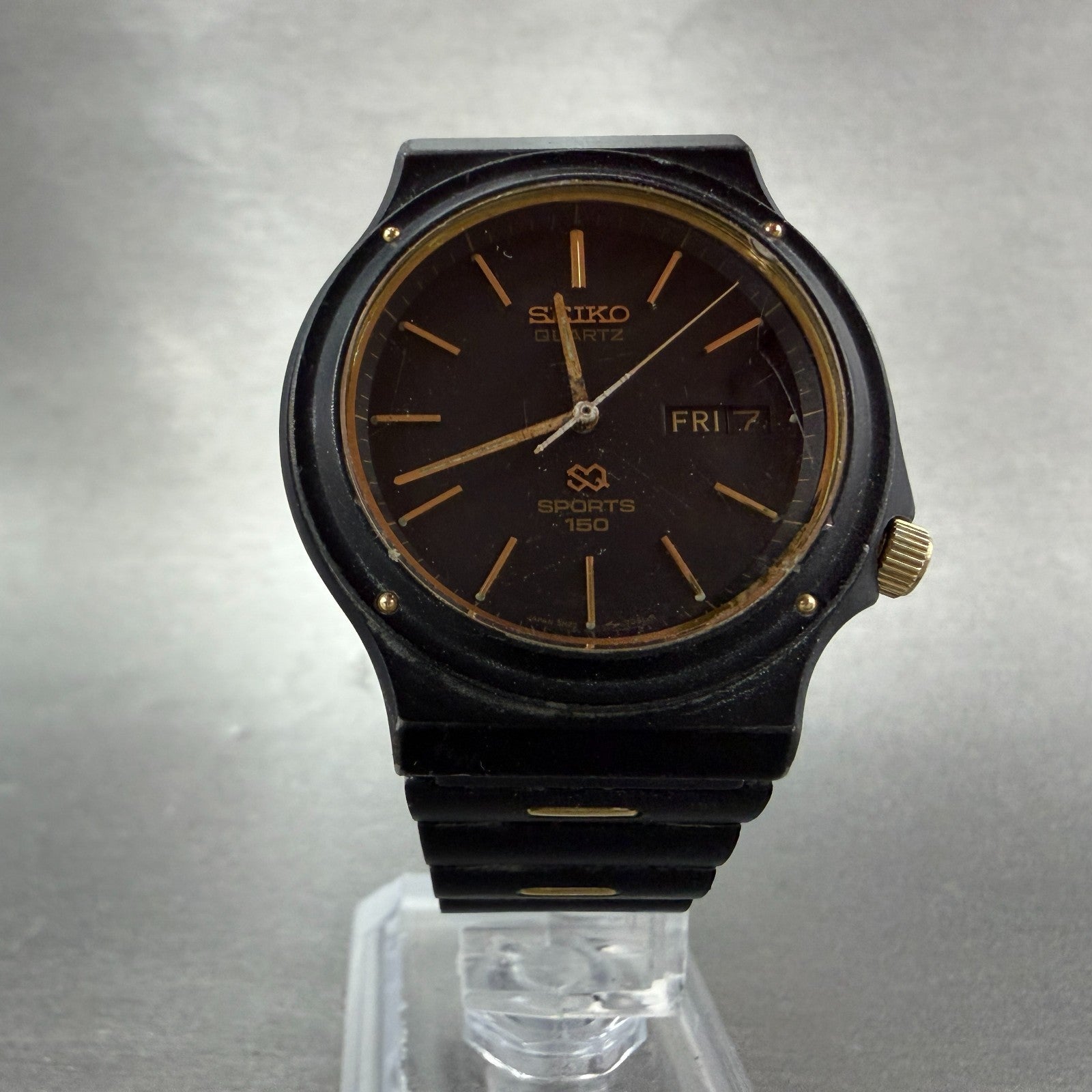 Seiko SQ Sports 150m Watch Men 37mm Black Dial Black & Gold Tone Daydate PARTS6