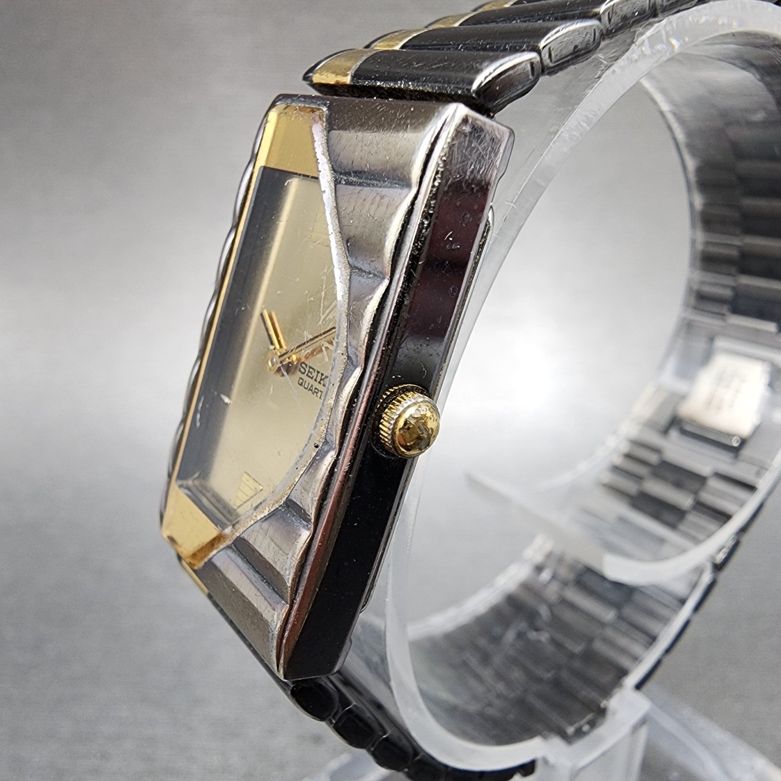 Seiko Half Moon Watch Women 17mm Champagne Dial Black&Gold Rectangle New Battery2