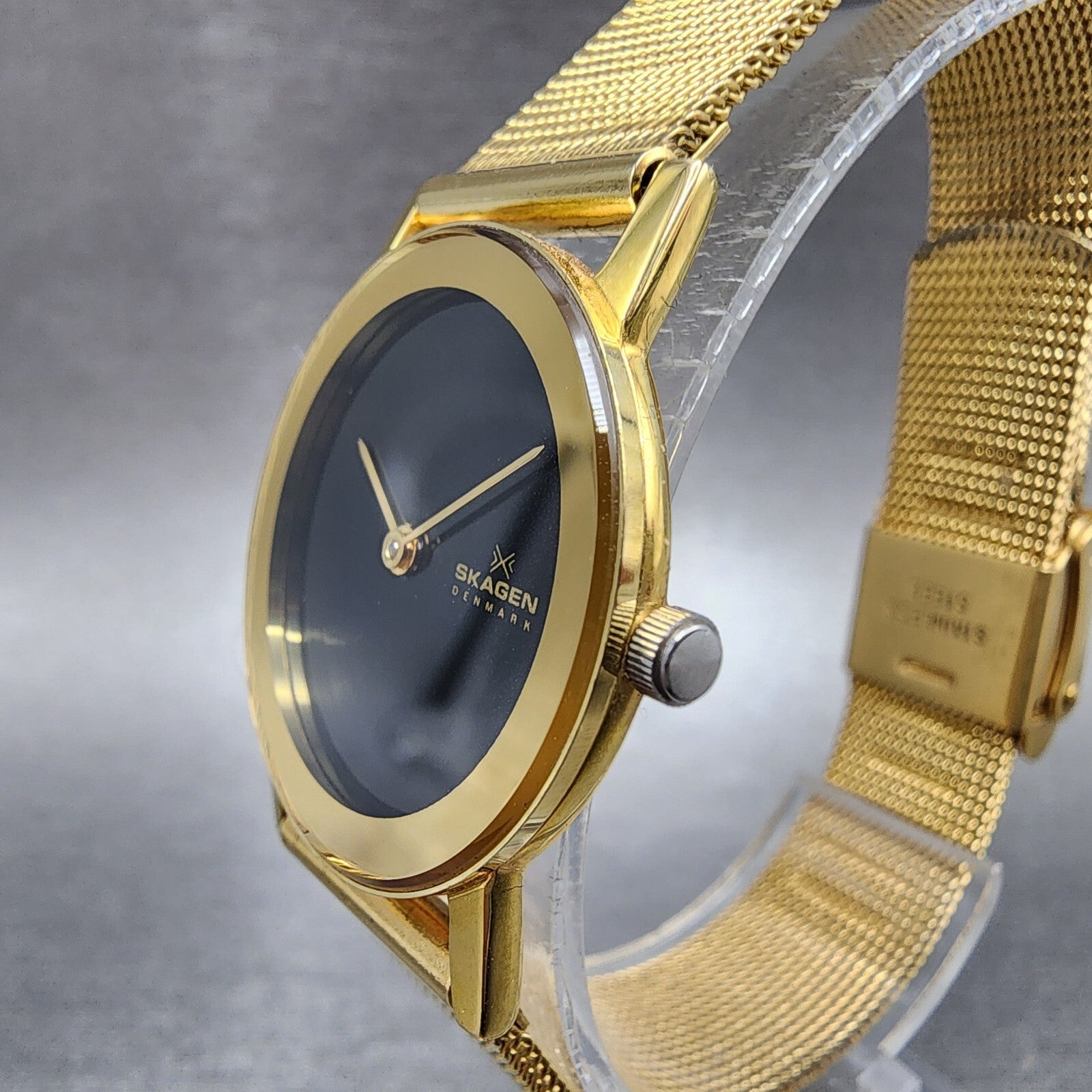 Skagen Watch Women 26mm Black Dial Gold Tone Round Mesh Band 39SGGB New Battery2