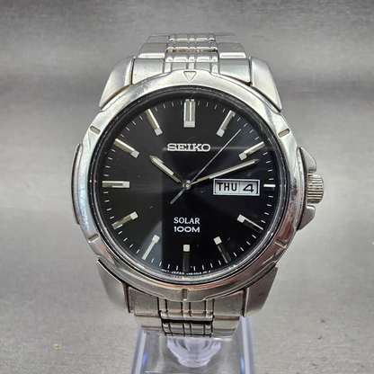 Seiko Solar Watch Men 39mm Black Dial Silver Tone Daydate Round V158-0AD0 Works0