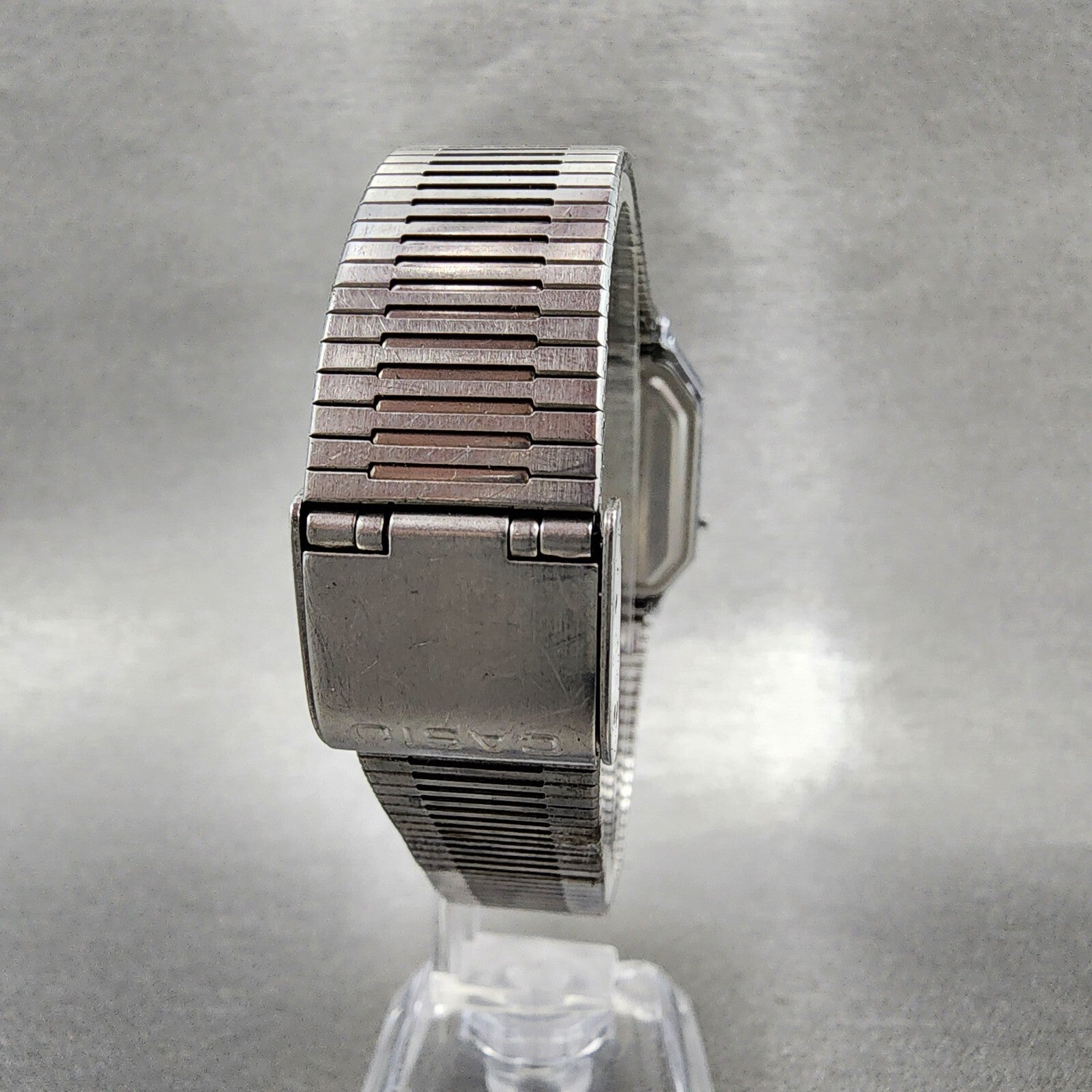 Casio AQ525 Watch Men 31mm White Dial Silver Tone Octagon Alarm Chrono New Batt7