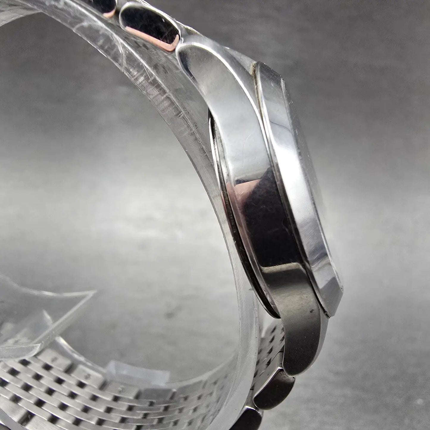 Gucci Watch Women Silver Dial Stainless Steel Date Round 126.5 New Battery3