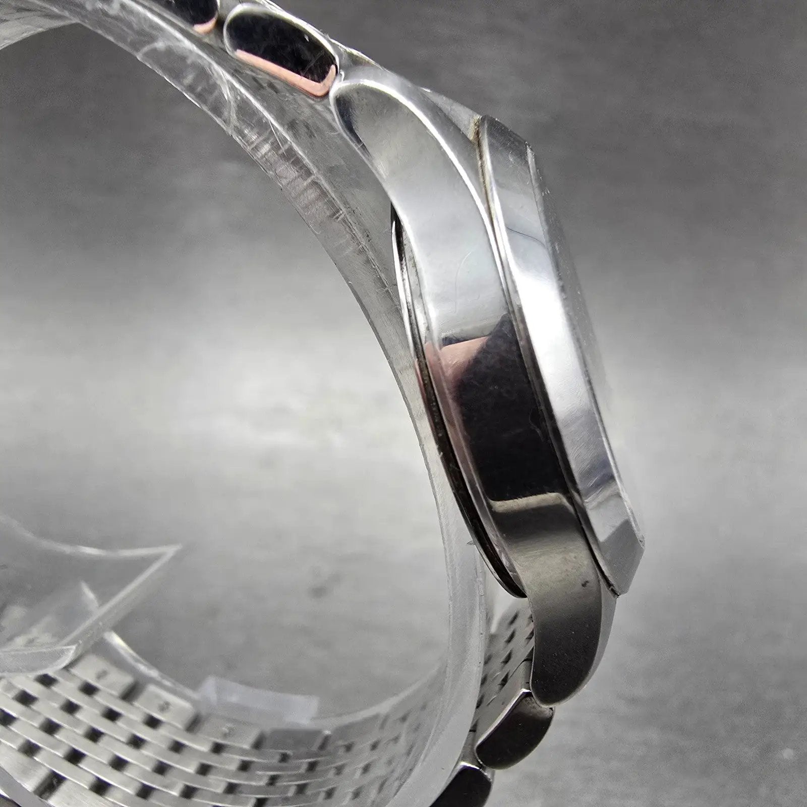 Gucci Watch Women Silver Dial Stainless Steel Date Round 126.5 New Battery3