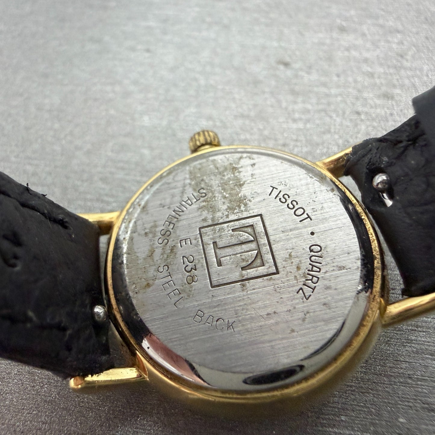Tissot Watch Women 23mm Gold Dial Gold Tone Round E238 Chaine D'Or New battery9