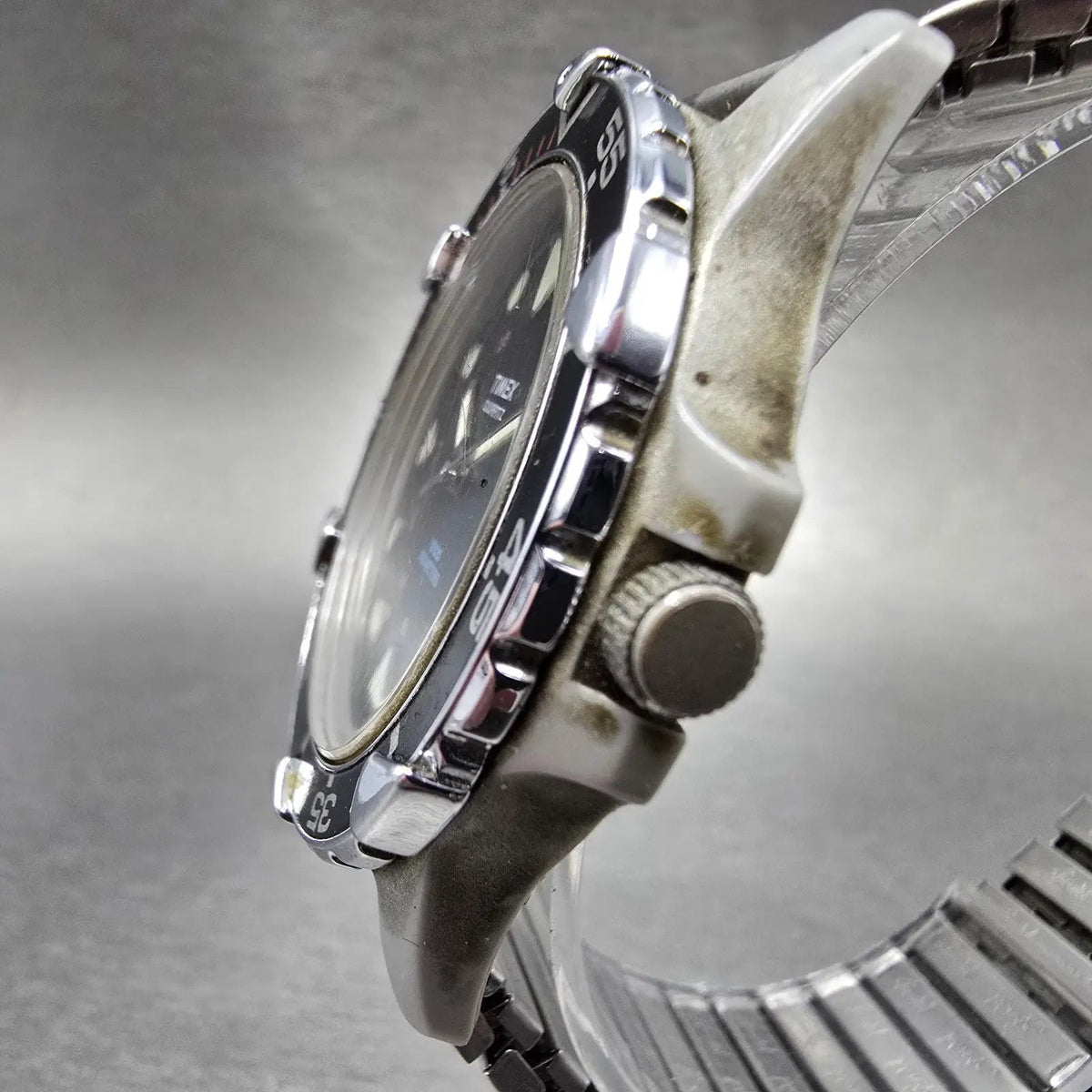 Timex Dive Watch Men 40mm Black Dial Gray Tone Date Round New Battery VTG2