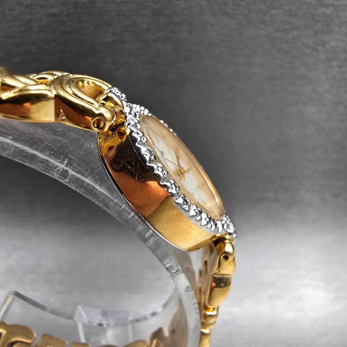 Bulova Watch Women 16mm MOP Dial Gold Tone Crystal Bezel Oval 98R51 New Battery3