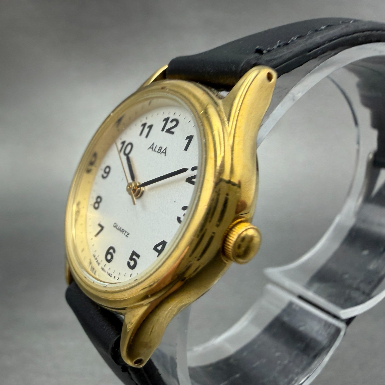 Seiko Alba Watch Women 26mm Silver Dial Gold Tone Round V811-1890 New Battery2