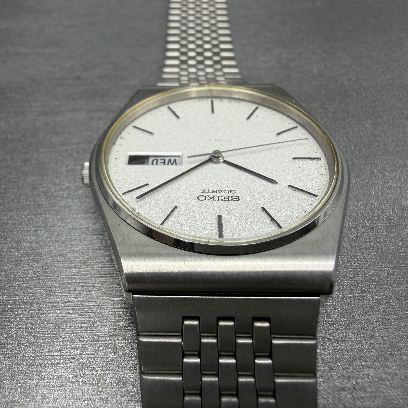 Seiko Watch Men 33mm Silver Dial Silver Tone Daydate Round 7813-8009 SAMPLE5