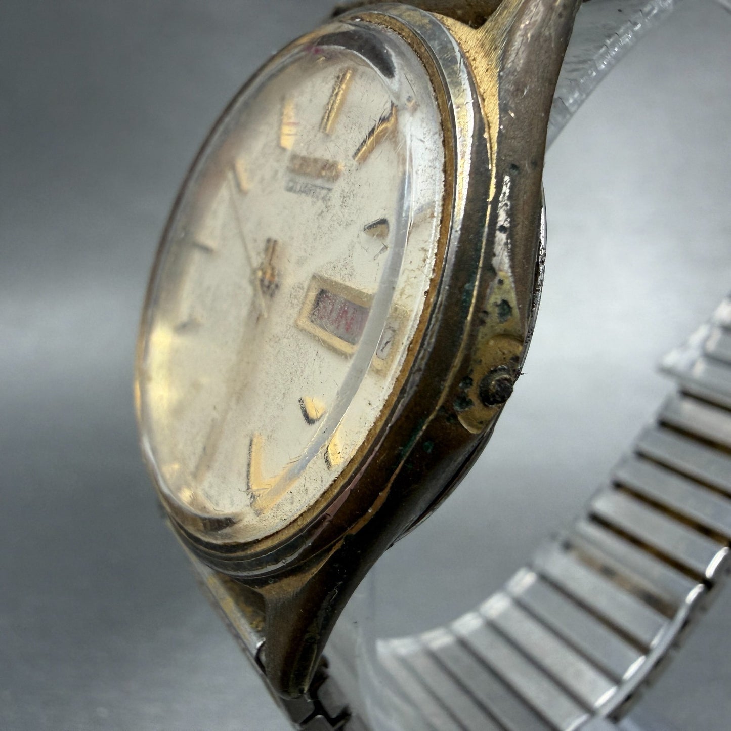 Seiko SQ Watch Men 34mm Silver Dial Gold Tone Daydate Round 6923-7009 PARTS3