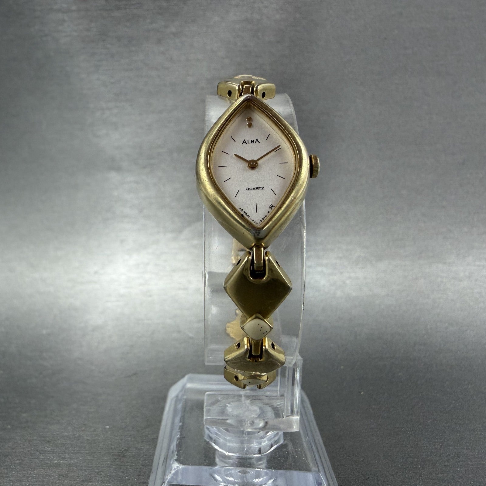Seiko ALBA Watch Women 17mm White Dial Gold Tone Oval V232-6740 New Battery5