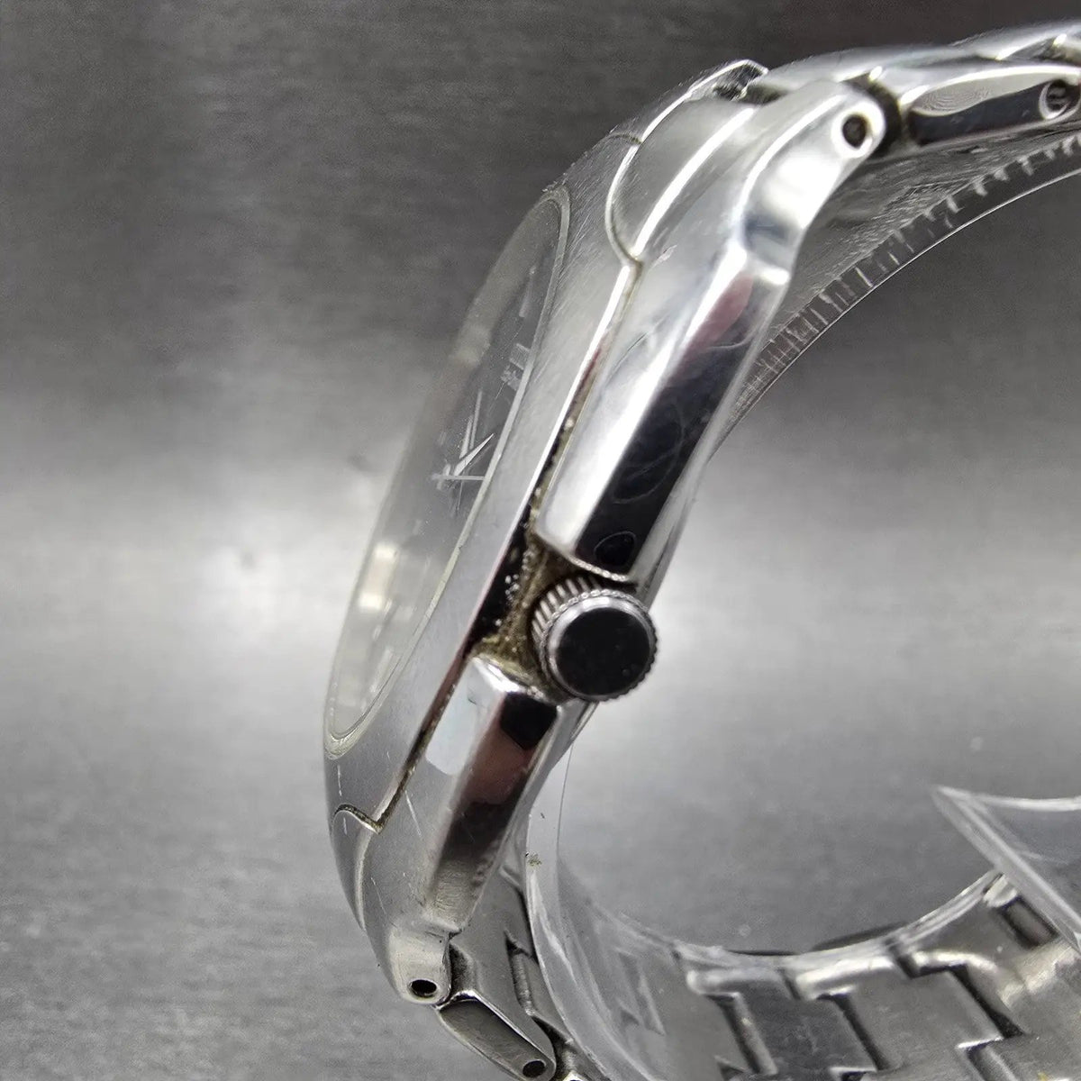 Citizen Eco-Drive Watch Men 39mm Silver Dial Silver Tone Date E111-S022240 RunsT2