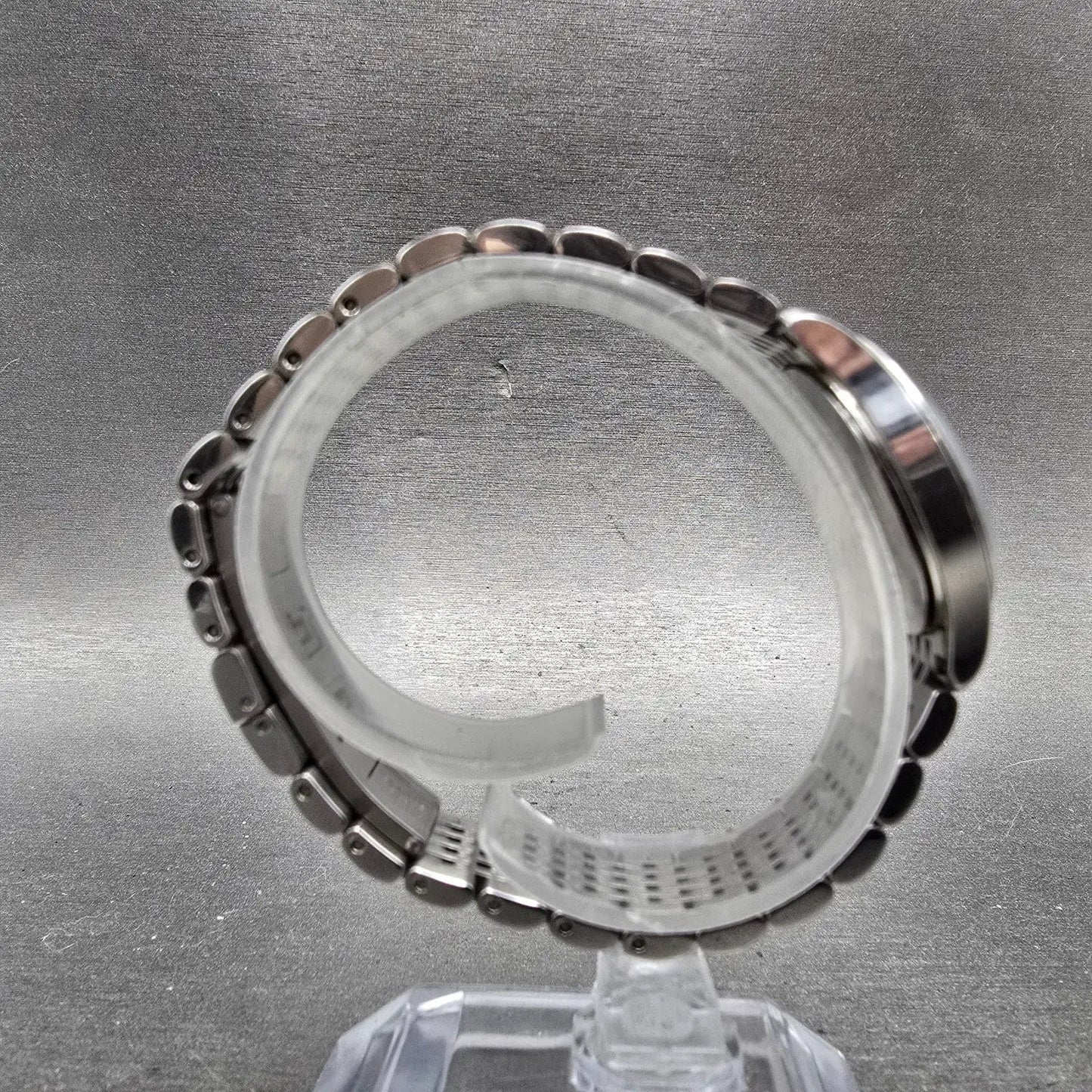 Gucci Watch Women Silver Dial Stainless Steel Date Round 126.5 New Battery7