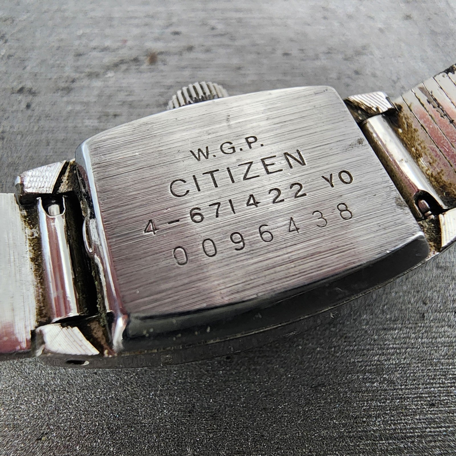 Citizen Watch Women 15mm White Dial White Gold Plated Manual Wind Runs VTG9