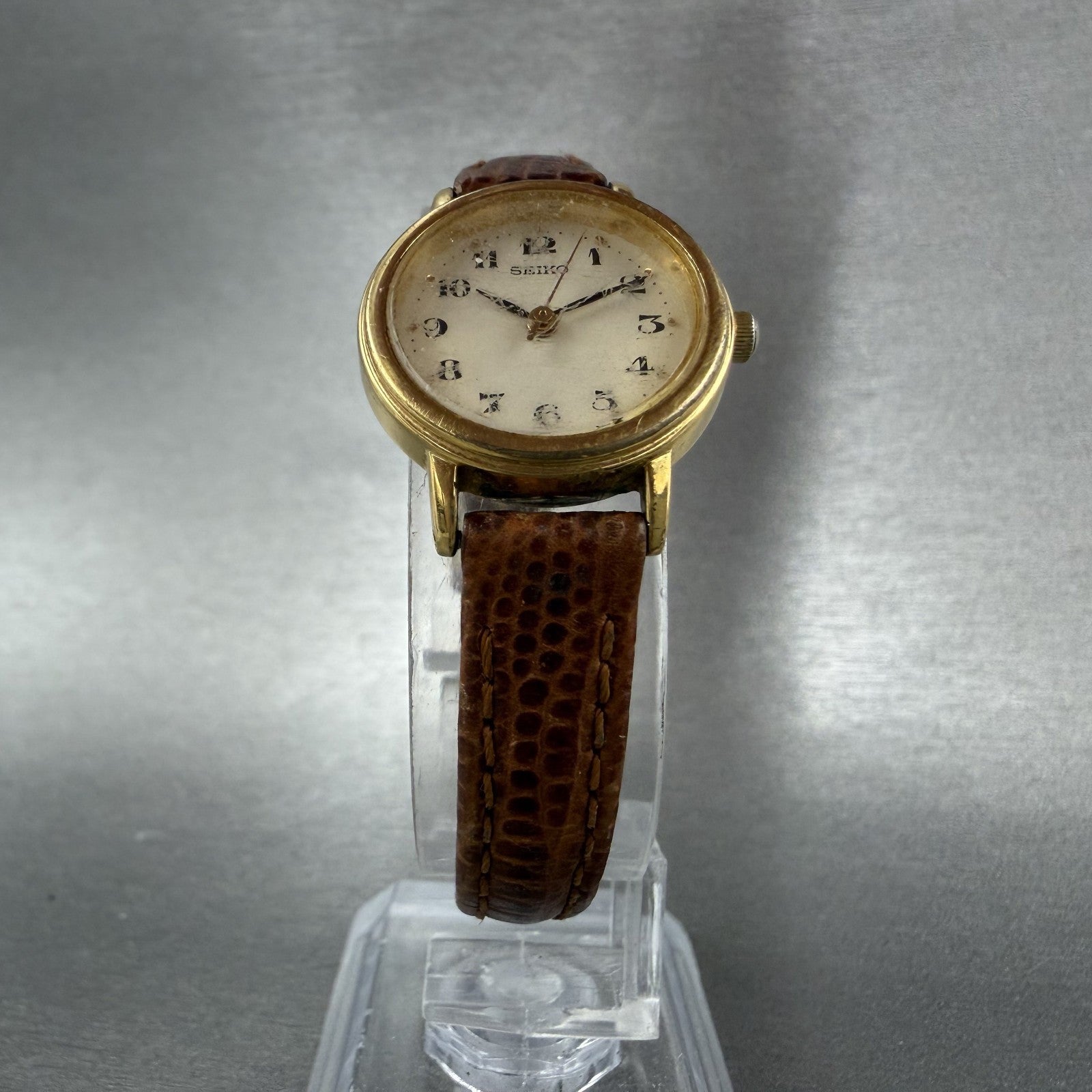 Seiko Watch Women 22mm White Dial Gold Tone Round V401-1409 New Battery5