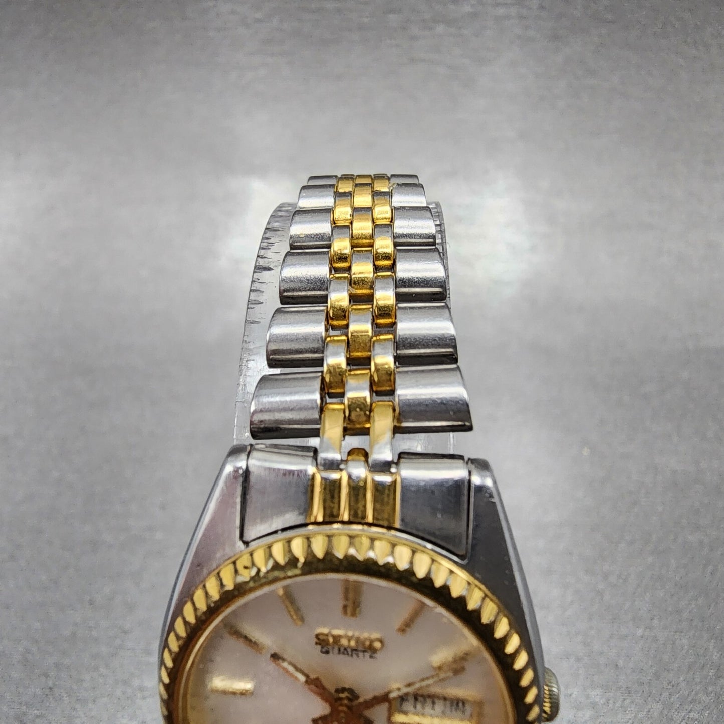 Seiko Watch Women 24mm White Dial Two Tone Daydate Round 7N830041 New Batt B1234