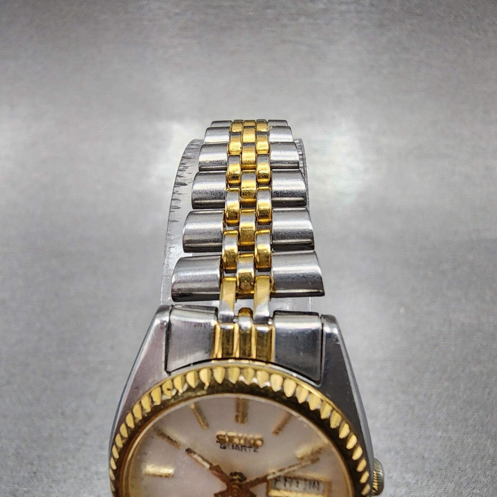 Seiko Watch Women 24mm White Dial Two Tone Daydate Round 7N830041 New Batt B1234