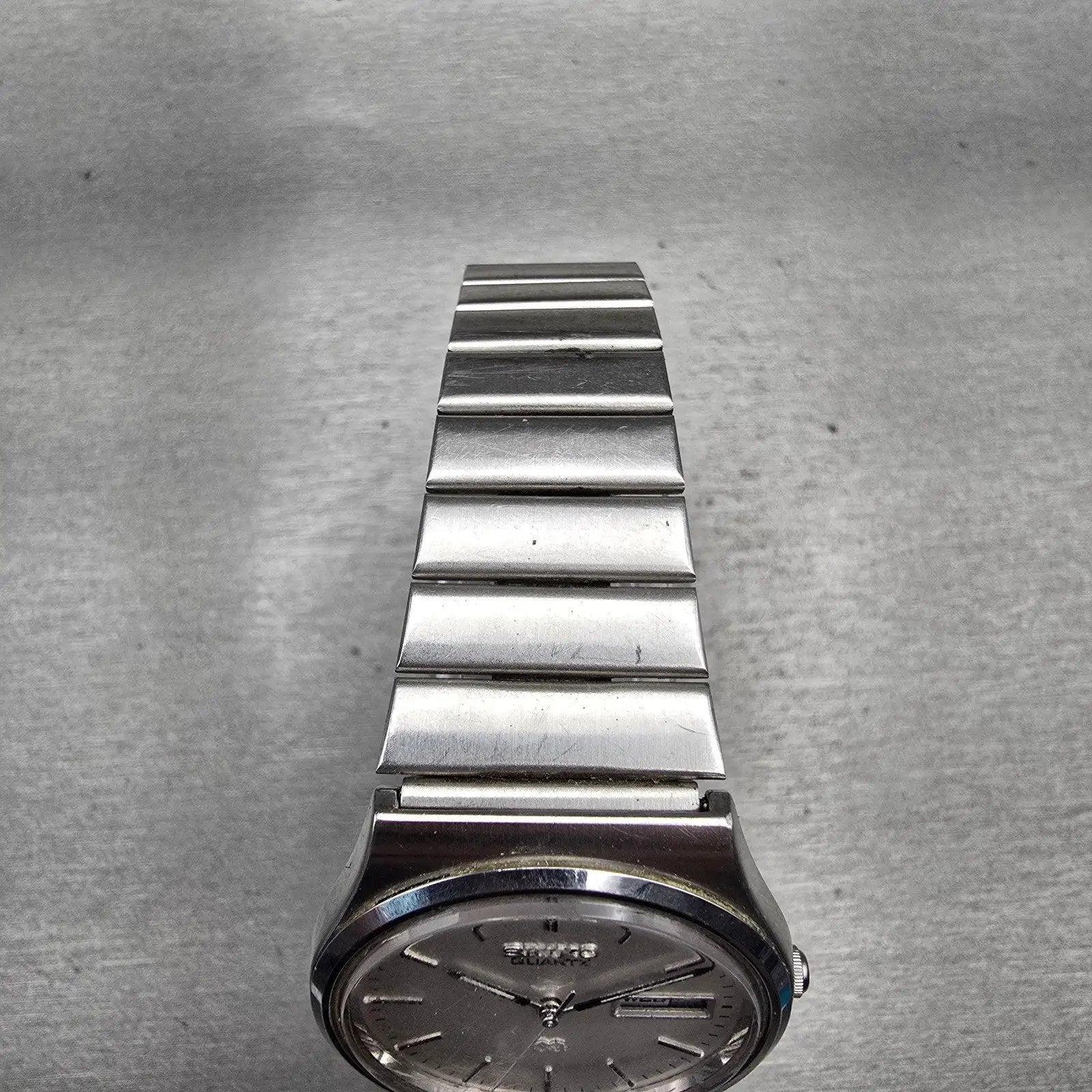 Seiko SQ Watch Men 34mm Silver Dial Silver Tone Daydate Round 5H23-7C60 New Batt4