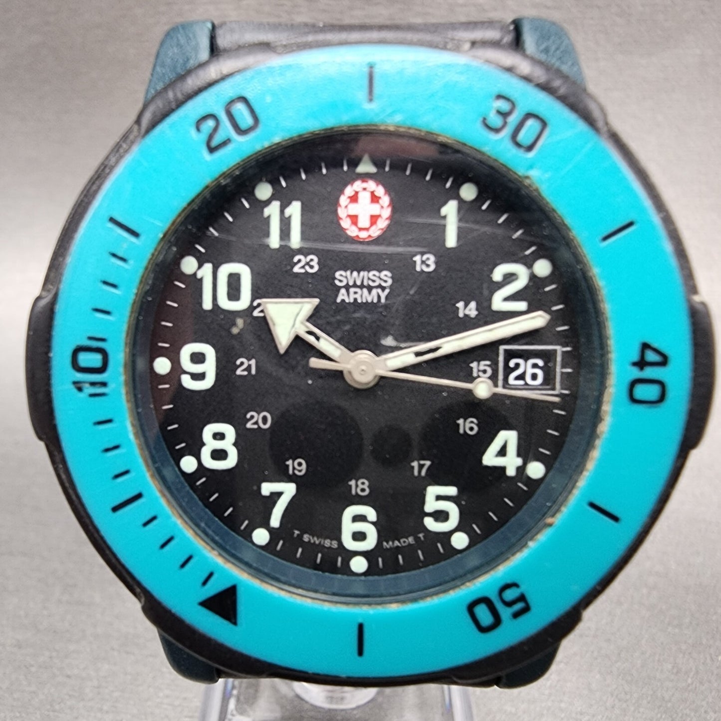 Victorinox Swiss Army Striker Watch Men 40mm Black Dial Blue Tone Date New Batt1