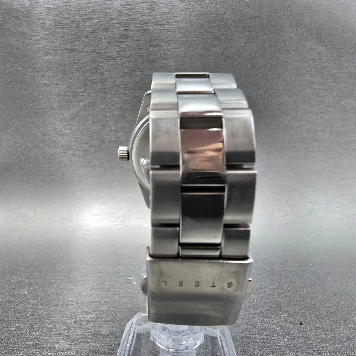 Guess Steel Watch Men 37mm Champagne Dial Steel Date Round G85391G New Battery7