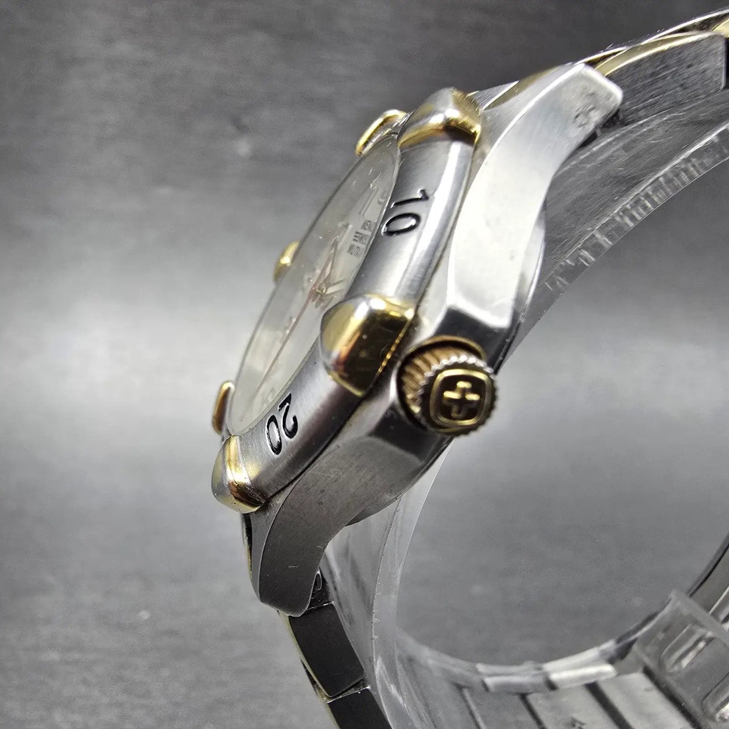 Wenger Swiss Military Dive Watch Women 30mm White Dial TwoTone Date 79052 NewBat2