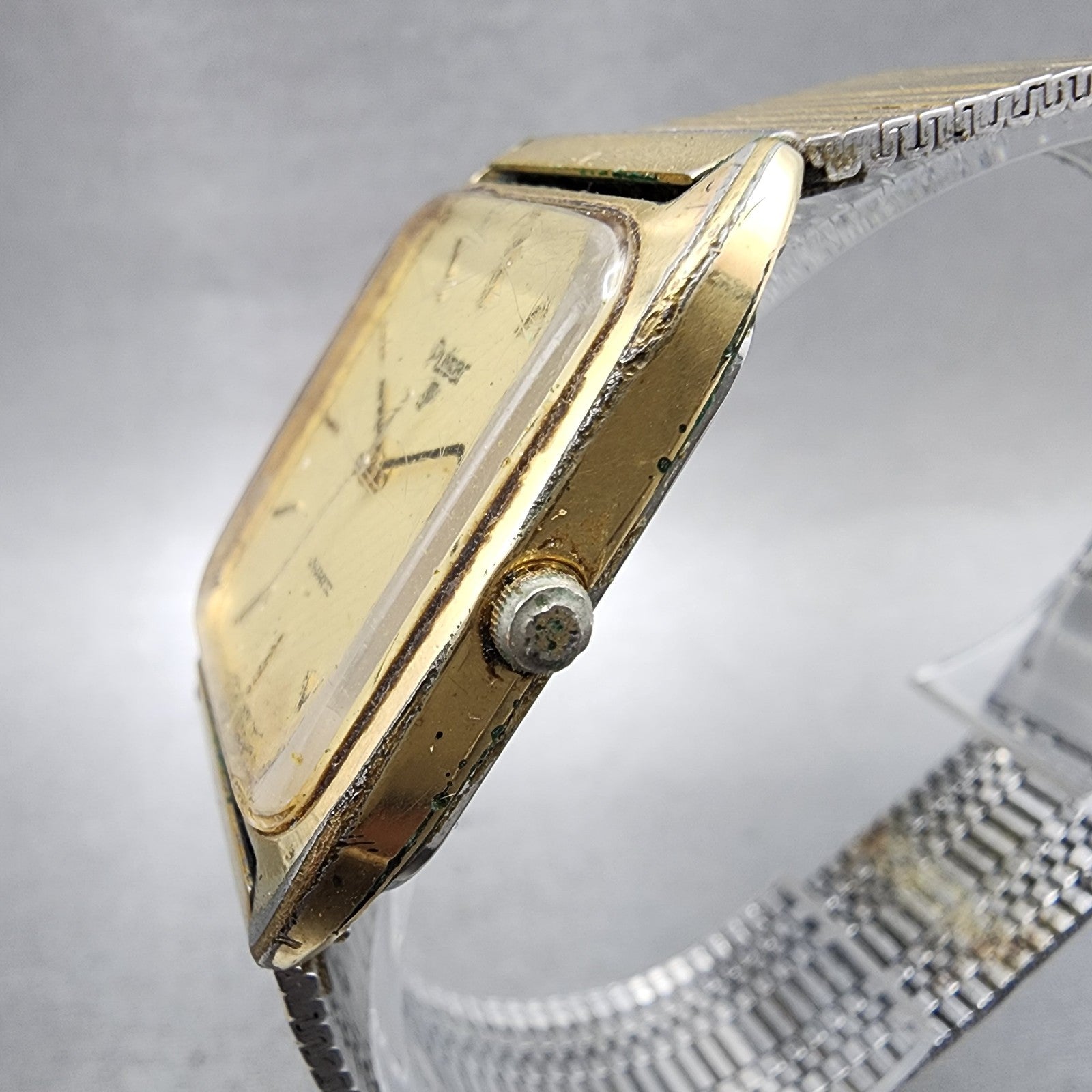 Seiko Pulsar Tank Watch Men 27mm Champagne Dial Gold Tone Y1015329b New Battery2