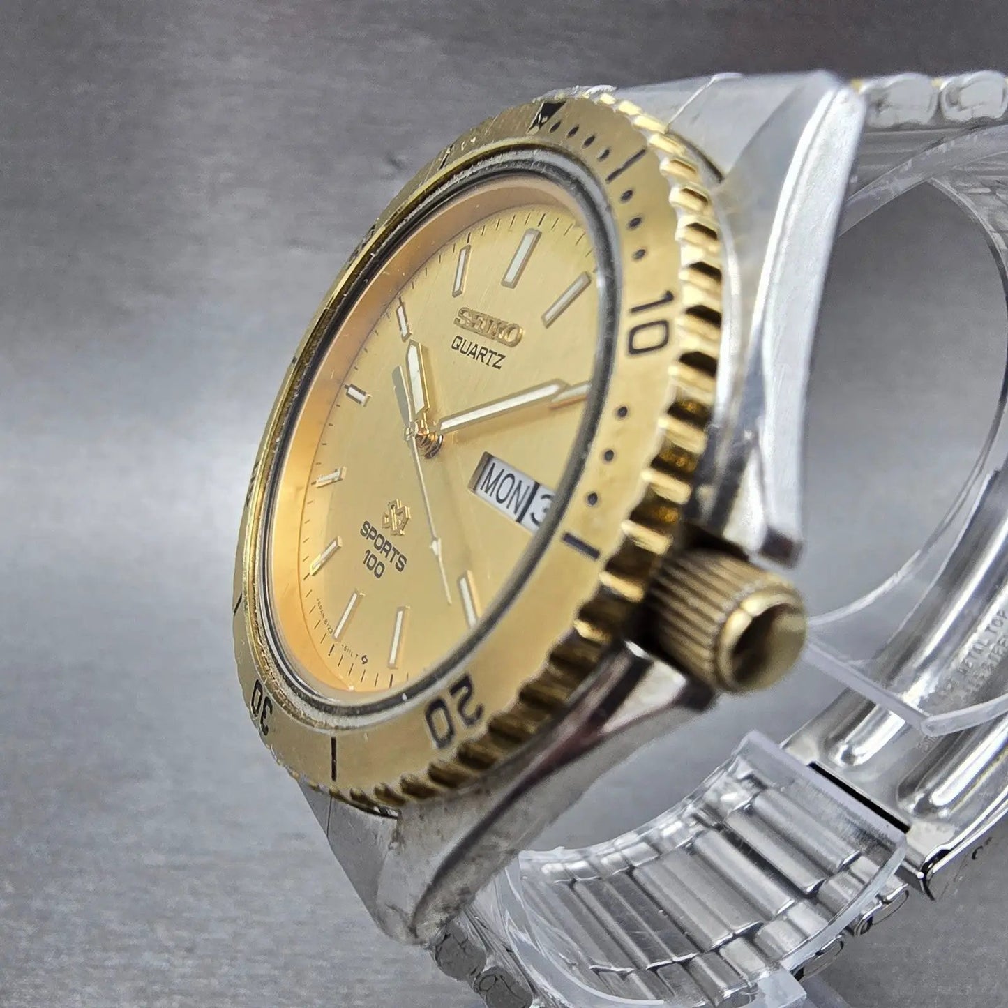 Seiko SQ Sports 100 Dive Watch Men 37mm Champagne Dial Two Tone Daydate PARTS3