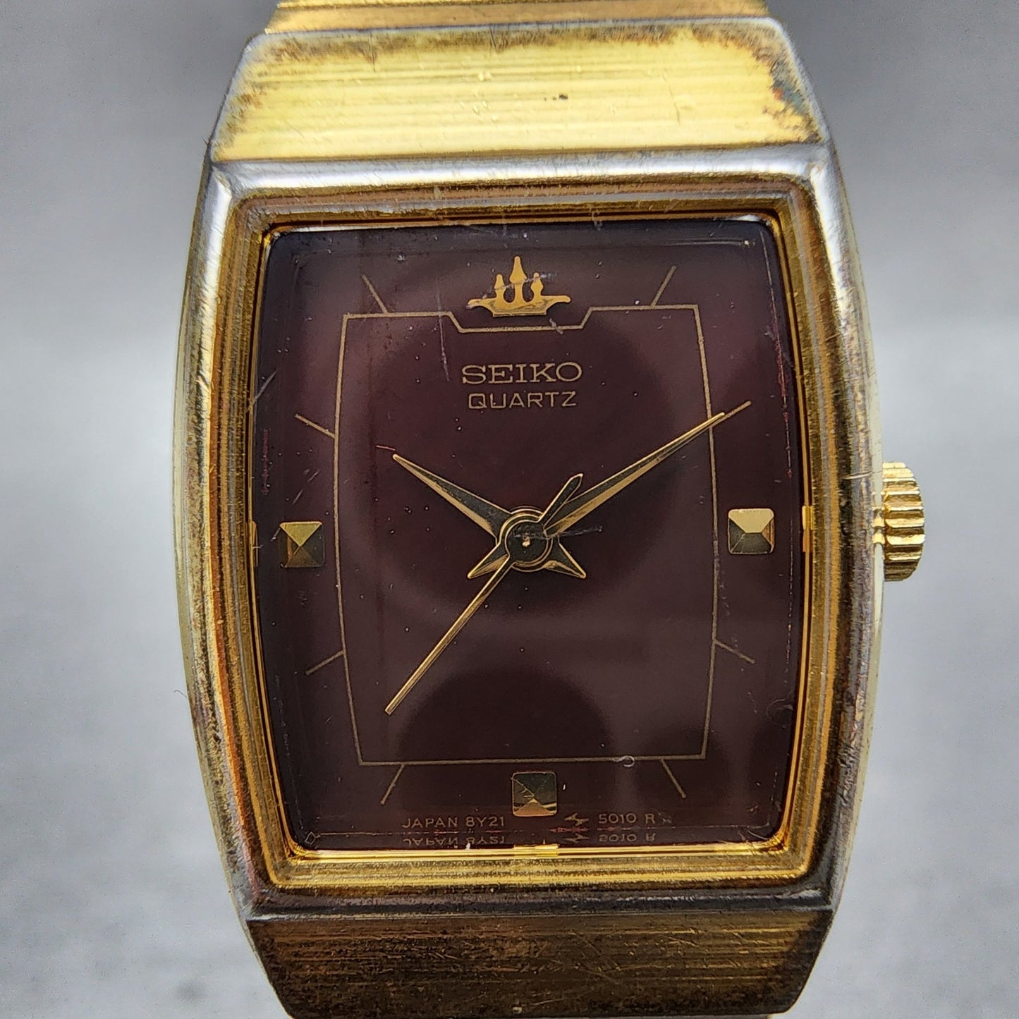 Seiko Watch Women 19mm Red Dial Gold Tone Rectangle 8Y215020 New Batt B121
