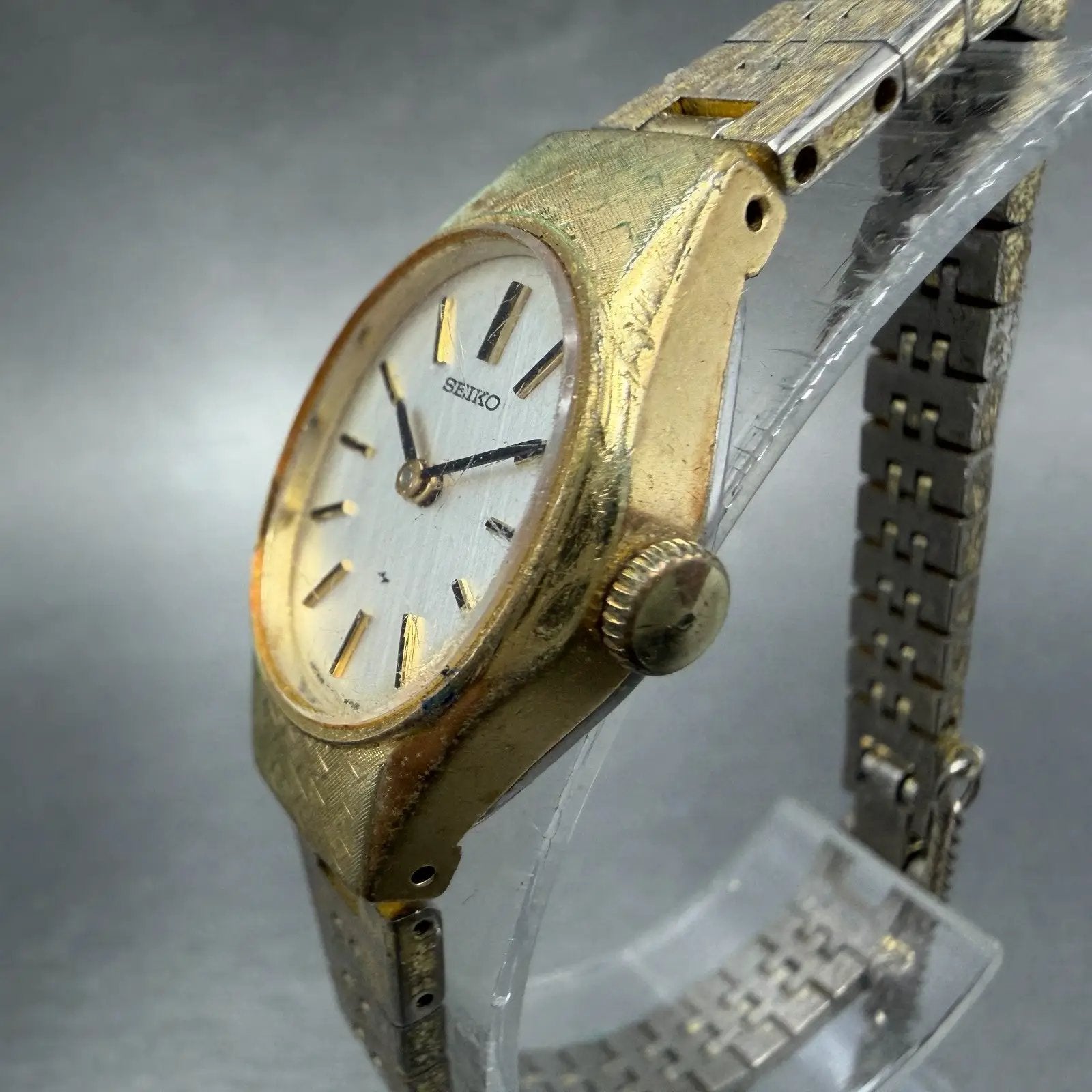 Seiko Watch Women 19mm Silver Dial Gold Tone Oval Manual 11-8590 Runs Vintage2
