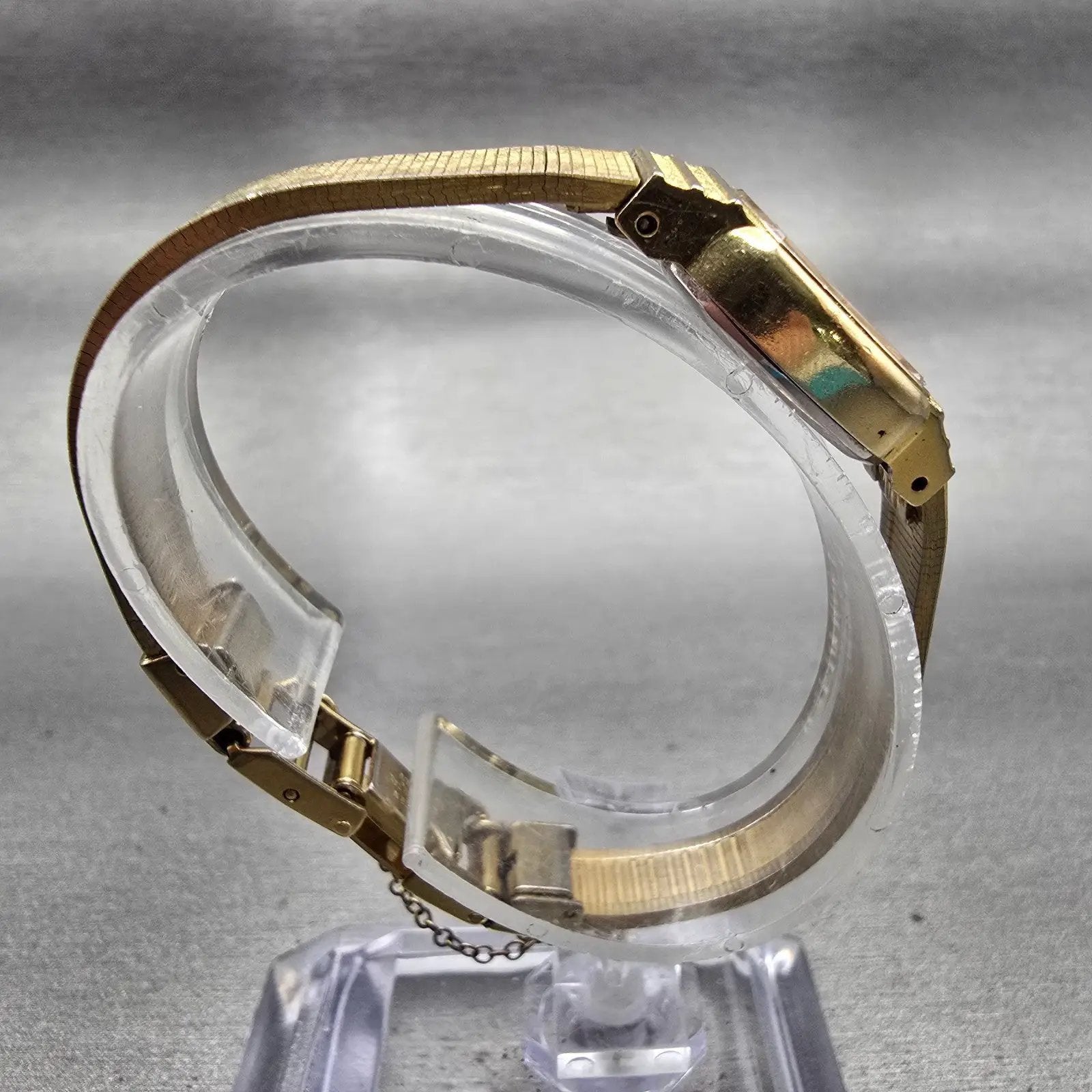 Citizen CQ Watch Women 16mm Black Dial Gold Tone Rectangle 2951-293789 New Batt8