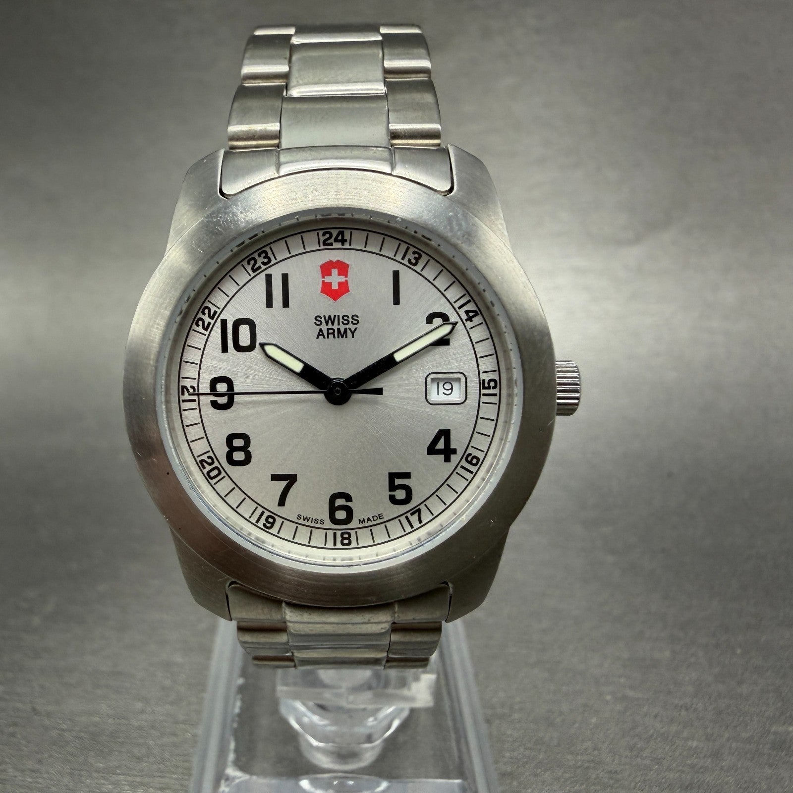 Victorinox Swiss Army Field Watch Women 30mm White Dial Steel Date New BatteryAB0