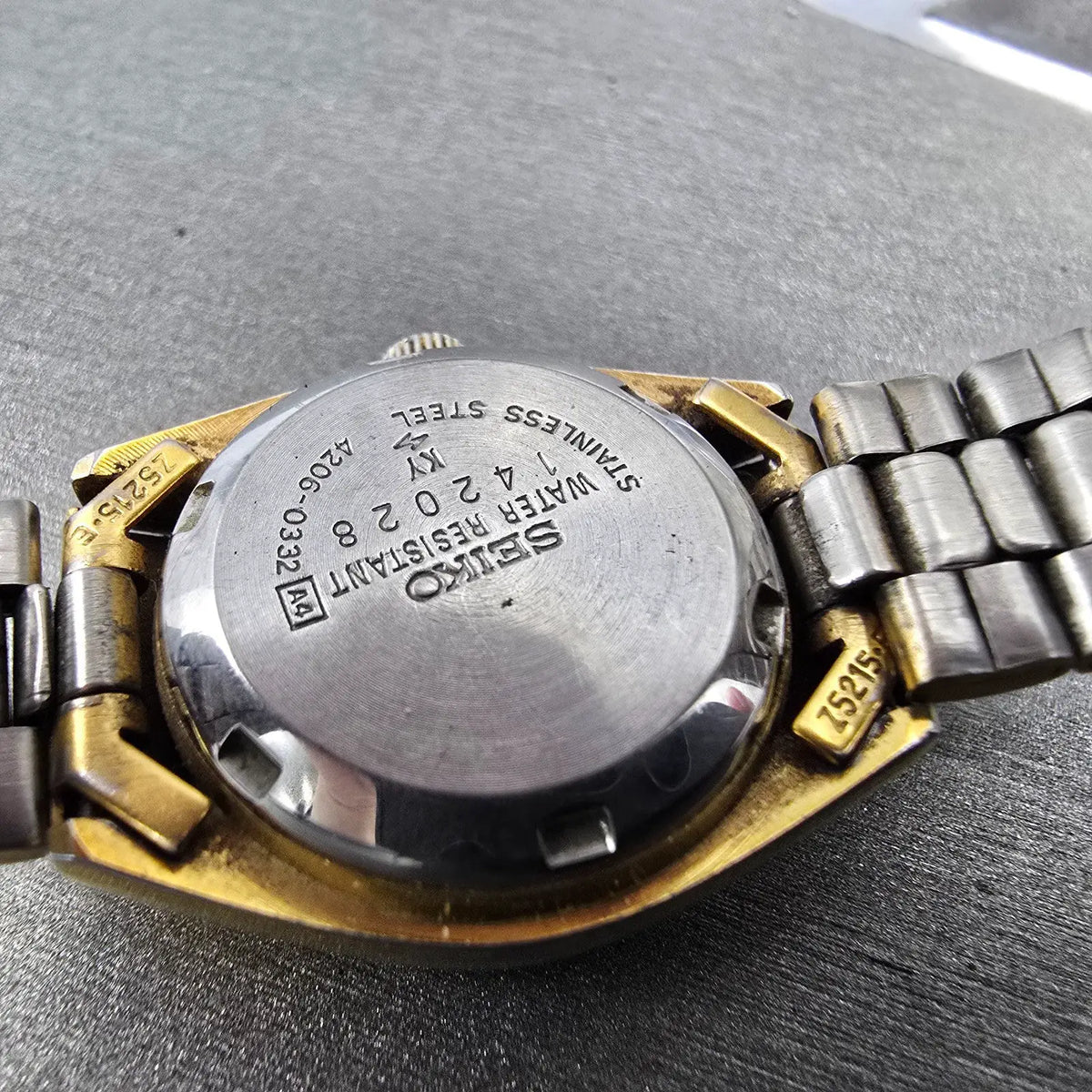 Seiko 5 Automatic Watch Women 24mm Silver Dial Gold Daydate 4206-0332 Round Runs9