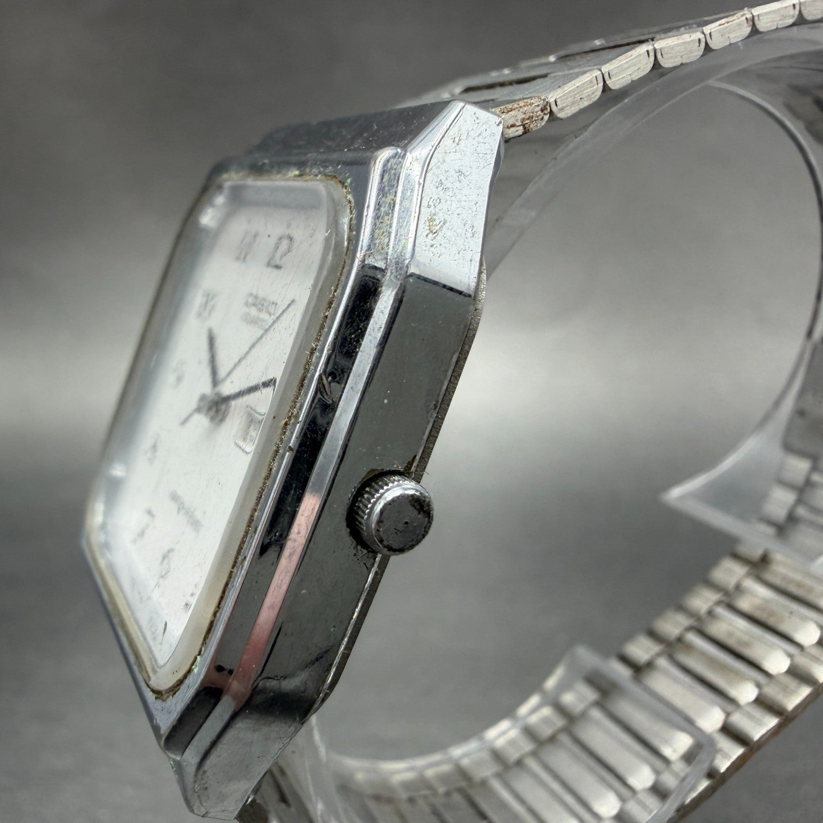 Casio MQ-518 Watch Men 30mm Silver Dial Silver Tone Rectangle Daydate New BattHJ2