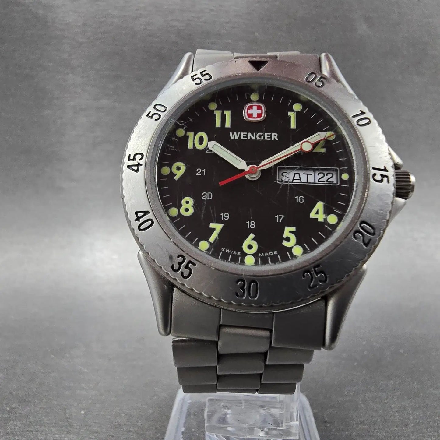 Wenger Dive Watch Men 38mm Black Dial Silver Tone Daydate 7215X New Battery5