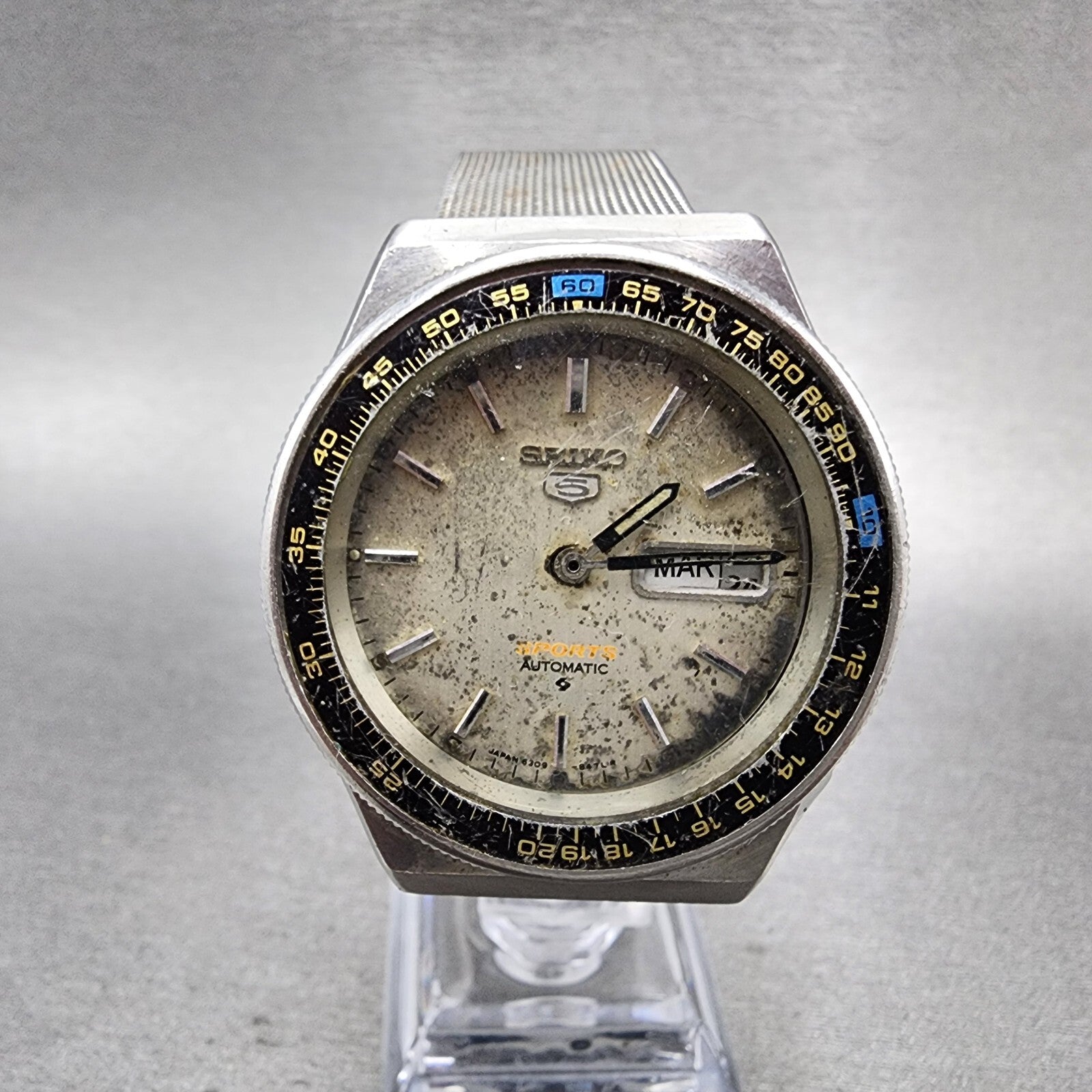Seiko 5 Sports Watch Men 38mm Silver Dial Steel Daydate 63098360 PARTS0