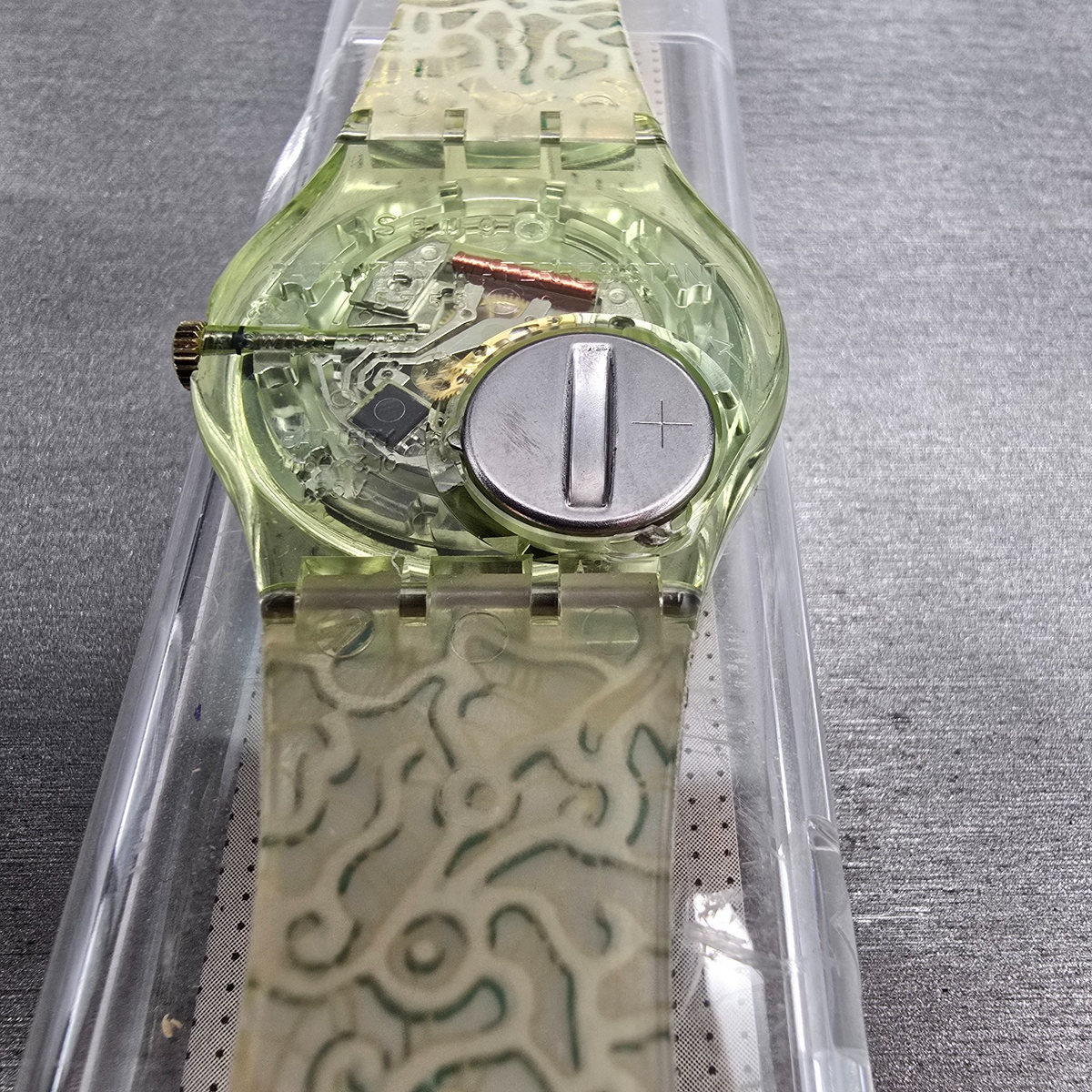 Swatch Tai Sun Watch Men 34mm Silver Dial Green Case GG133 New Battery NOS13