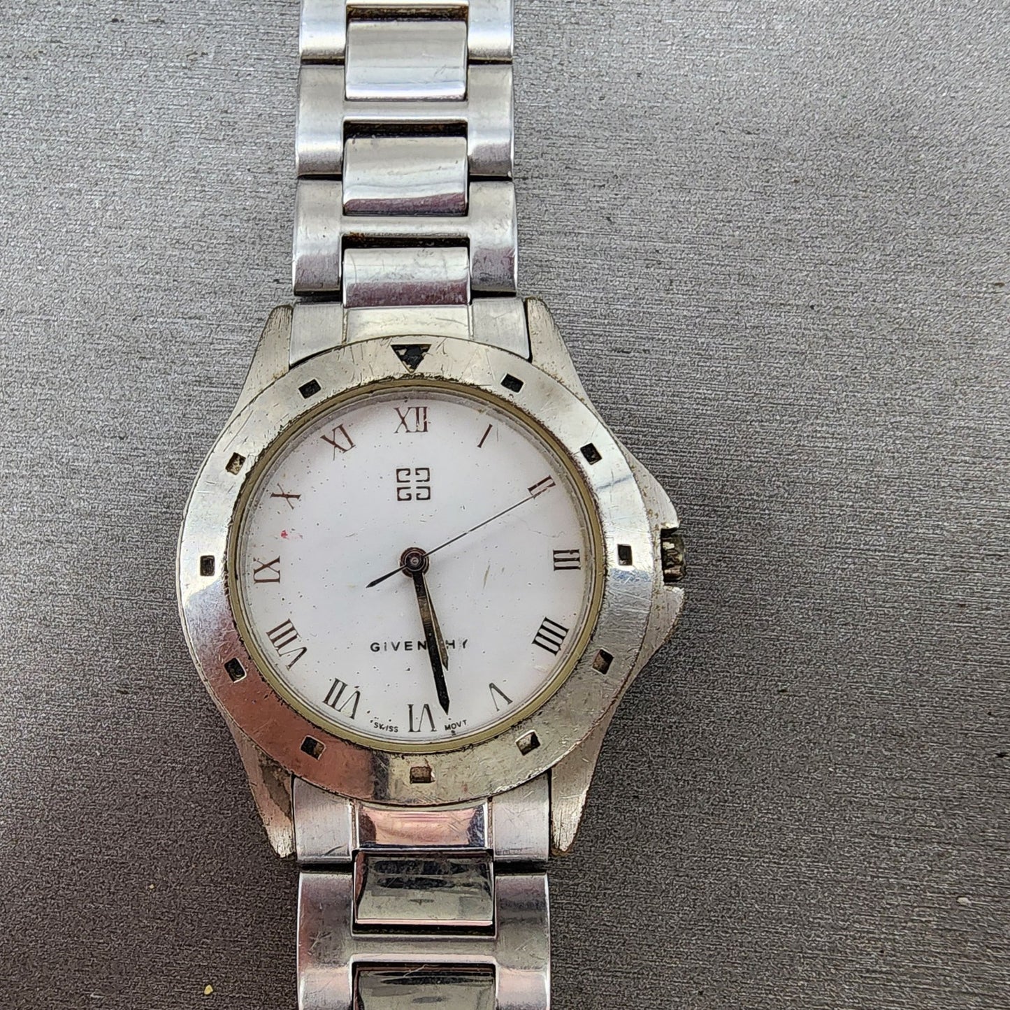 Givenchy Watch Men 35mm White Dial Silver Tone Round  Broken Bracelet PARTS0