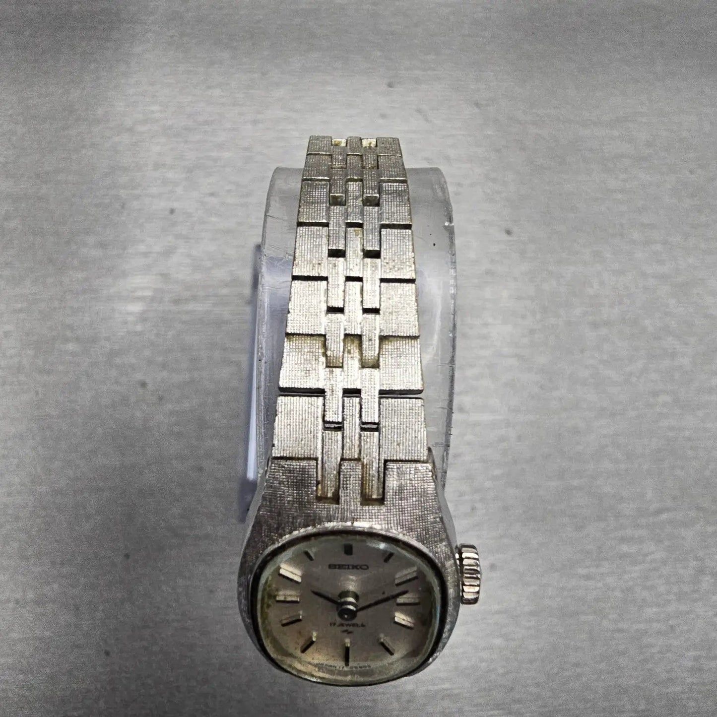 Seiko Watch Women 17mm Silver Dial Silver Tone Oval 17-7100 Vintage Works4
