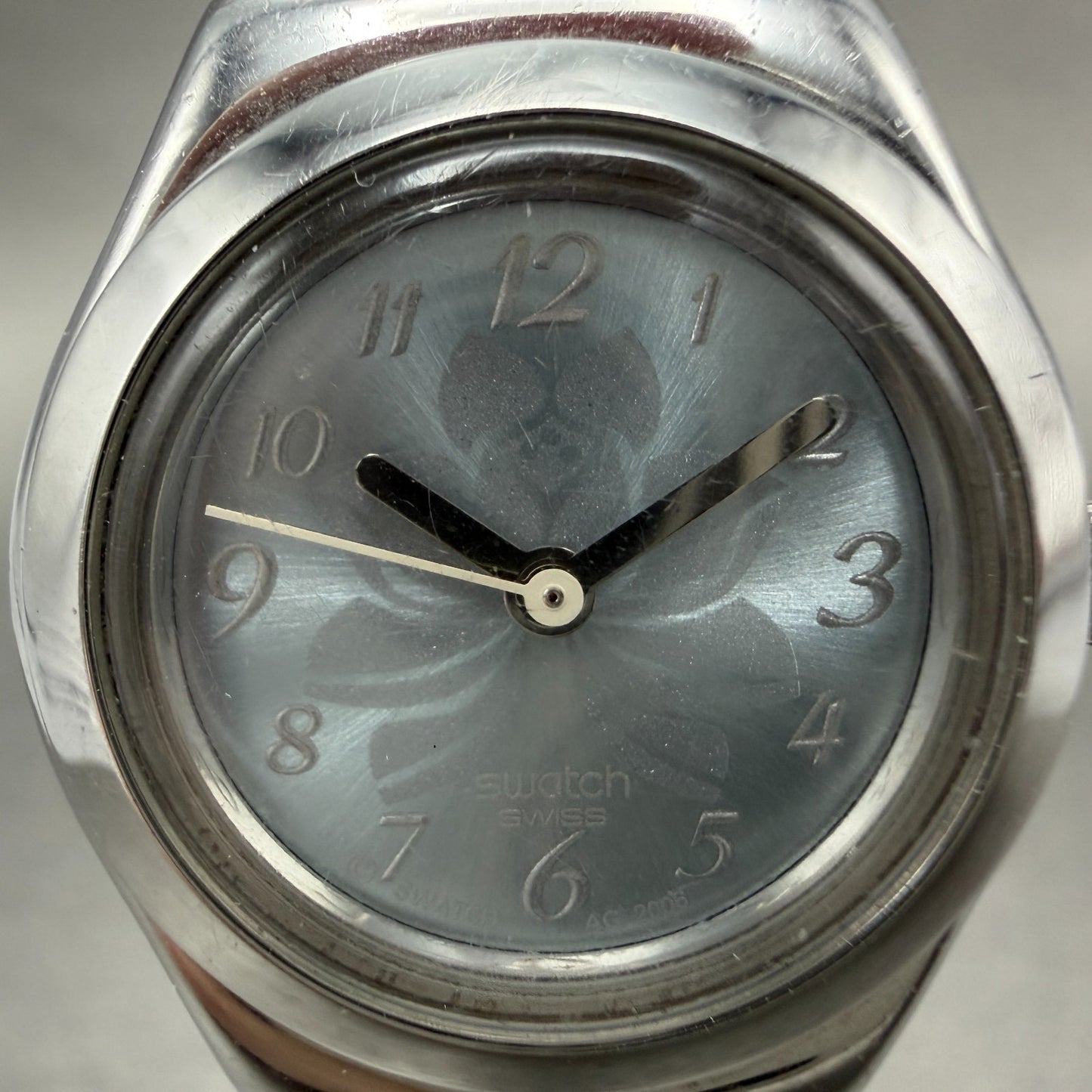 Swatch irony Flower Box Watch Women 25mm Blue Dial Silver Tone Round New Battery1