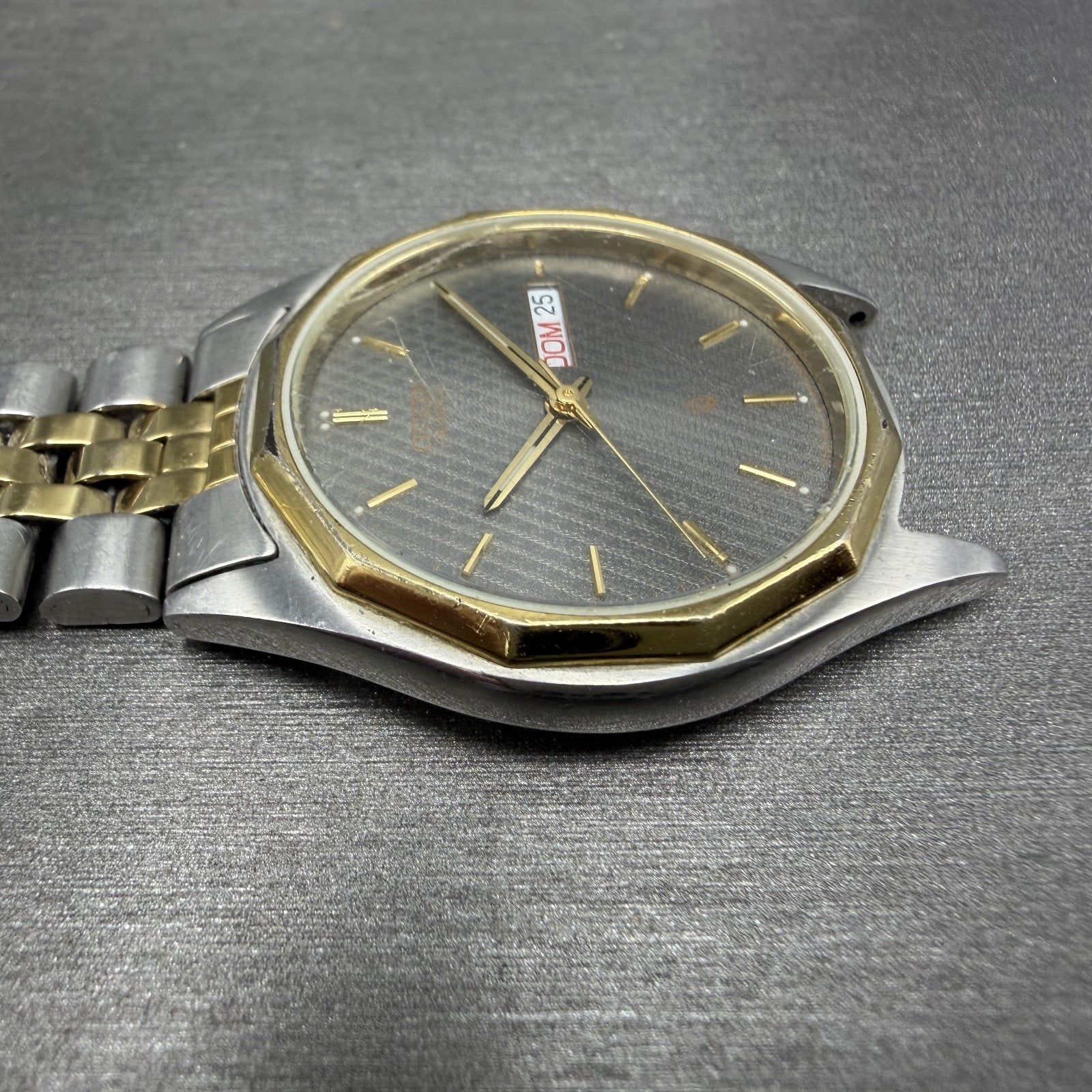 Citizen CQ Watch Men 35mm Gray Dial Two Tone Daydate 1102K11294 New Battery4