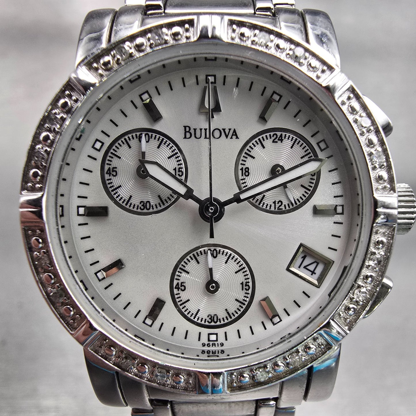 Bulova Chronograph Watch Women 30mm Silver Dial Silver Date 96R19 New Battery1