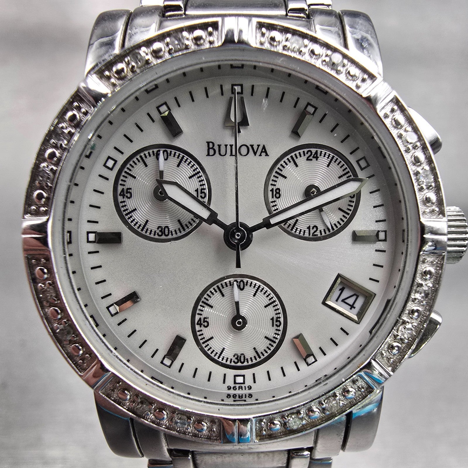 Bulova Chronograph Watch Women 30mm Silver Dial Silver Date 96R19 New Battery1