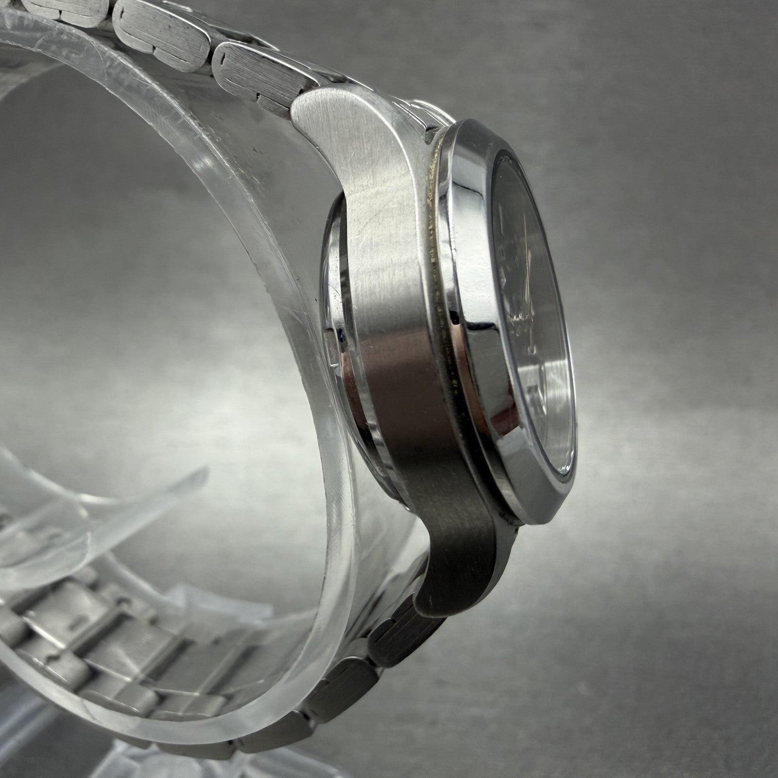 Seiko 5 Watch Women 25mm Balck Dial Stainless Steel Daydate Round 4207-01F0 Runs3